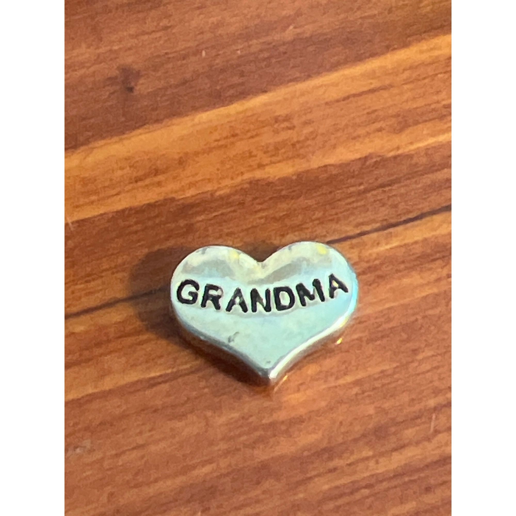 Other Origami Owl Gold Tone Heart Charm Grandma Engraved Script Size ONE SIZE - 1 Thumbnail