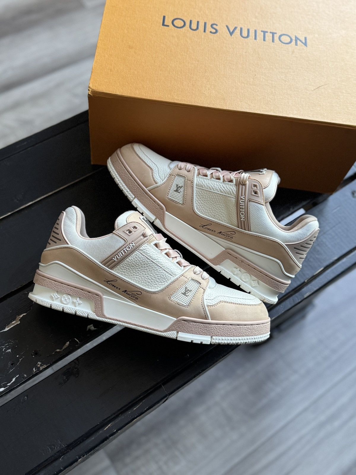 Louis Vuitton Louis Vuitton LV Trainer Sneaker Pink Signature Size US 9 / EU 42 - 1 Thumbnail
