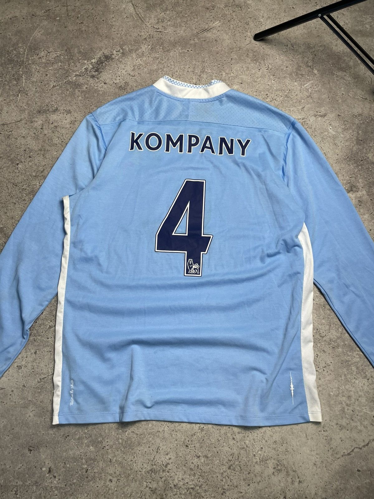 Umbro Rare2011 Manchester City Umbro Jersey Long Sleeve #4 KOMPANY Size US L / EU 52-54 / 3 - 2 Thumbnail