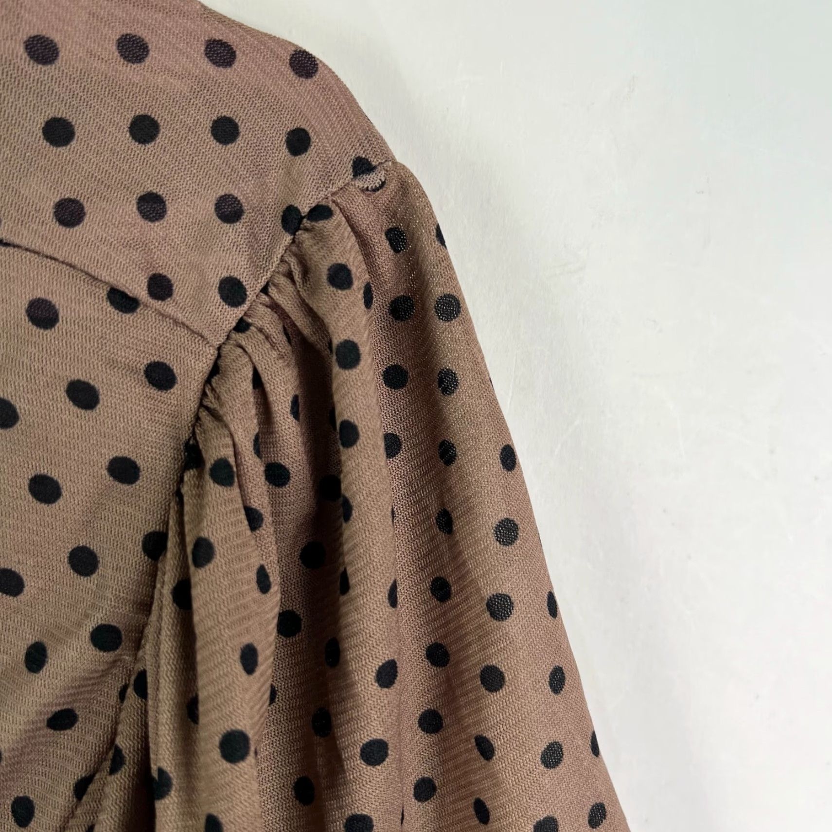 Vintage Julie’s Closet Blouse Polka Dot Lightweight Flutter Sleeve V-Neck 2X Womens Brown Polyester Rayon USA Made Shirts, 90s City Classic, Regular Fit Size XXL / US 16-18 / IT 52-54 - 2 Thumbnail