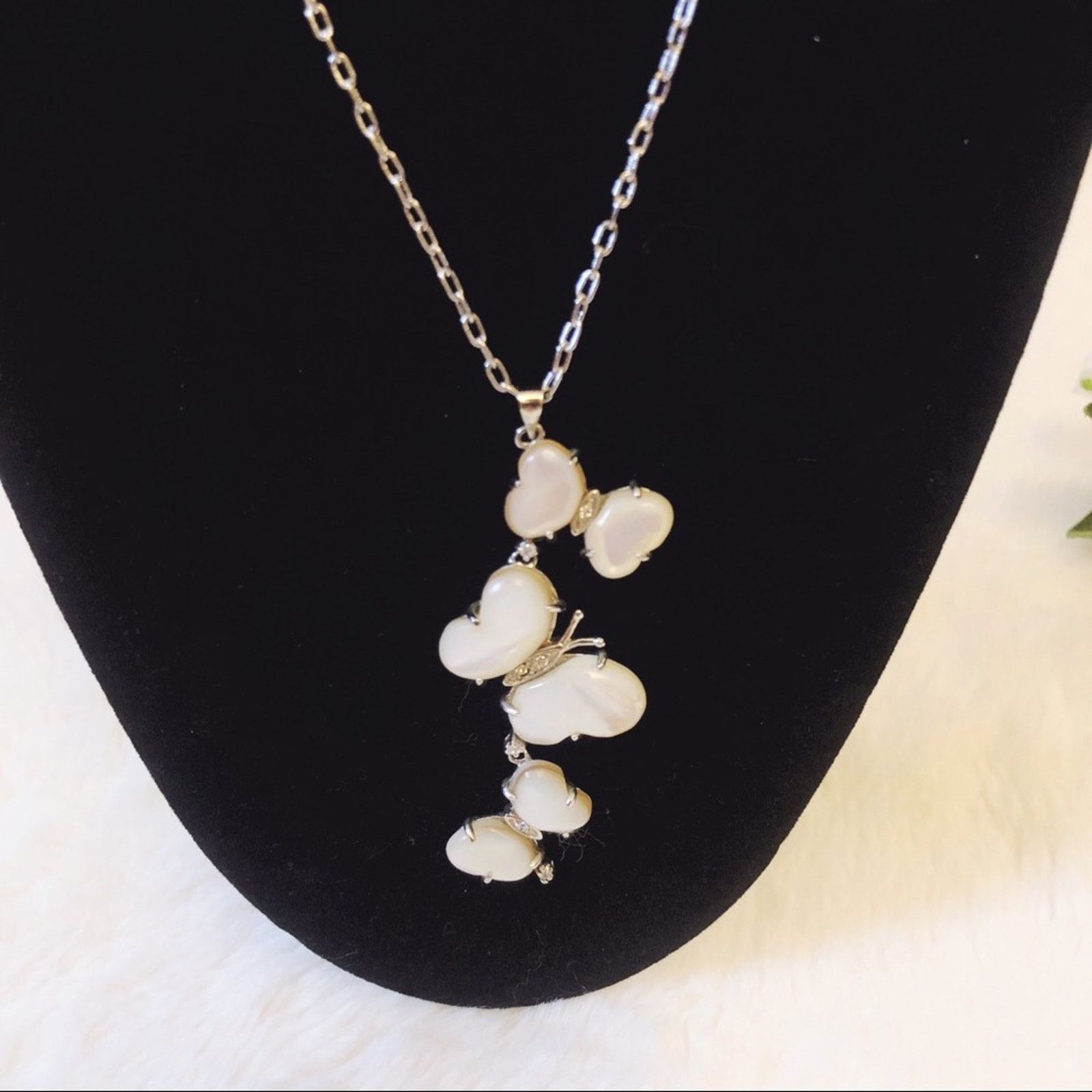 Other Silver Mother-of-Pearl Multi-Butterfly Pendant Necklace Size ONE SIZE - 2 Thumbnail