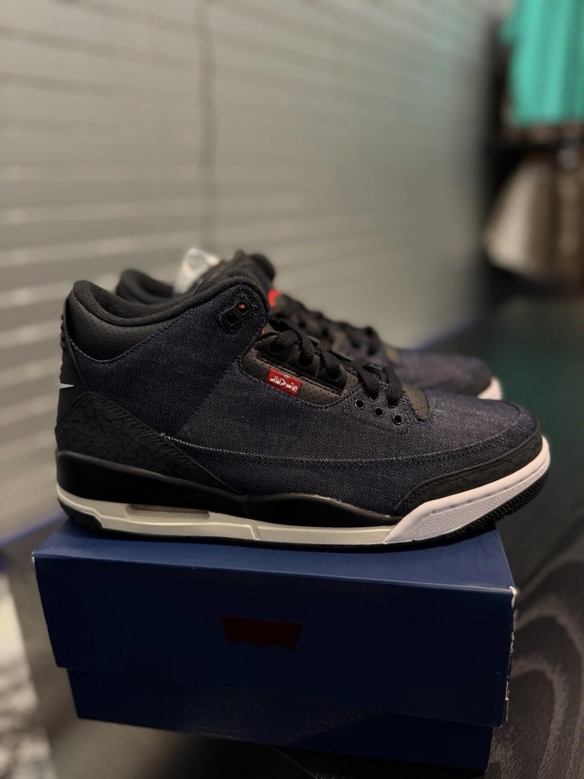 Jordan Brand Levi's x Air Jordan 3 Retro Men's Size 9.5 Indigo Denim NEW Size US 9.5 / EU 42-43 - 6 Thumbnail