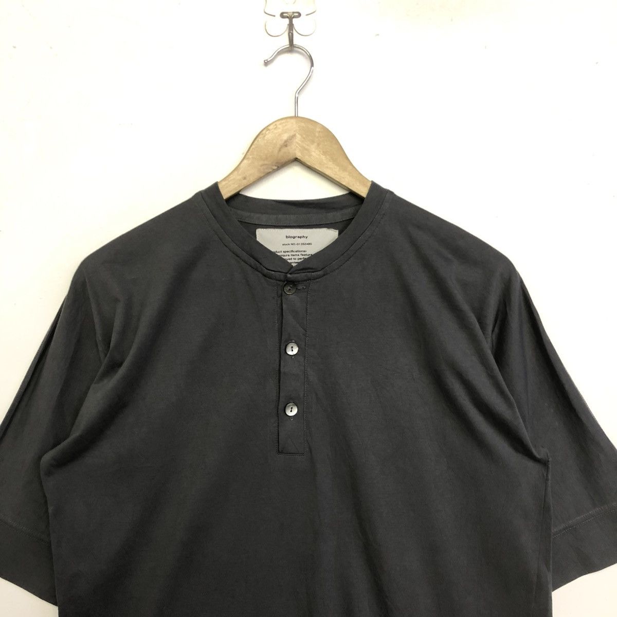 Japanese Brand BIOGRAPHY CHINESE COLLAR MINIMALIST PLAIN TSHIRT Size US S / EU 44-46 / 1 - 2 Thumbnail