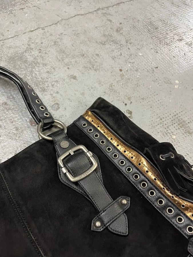 Gianfranco Ferre 2000s Gianfranco Ferre Black Suede Leather Eyeled Handle Bag Size ONE SIZE - 4 Thumbnail