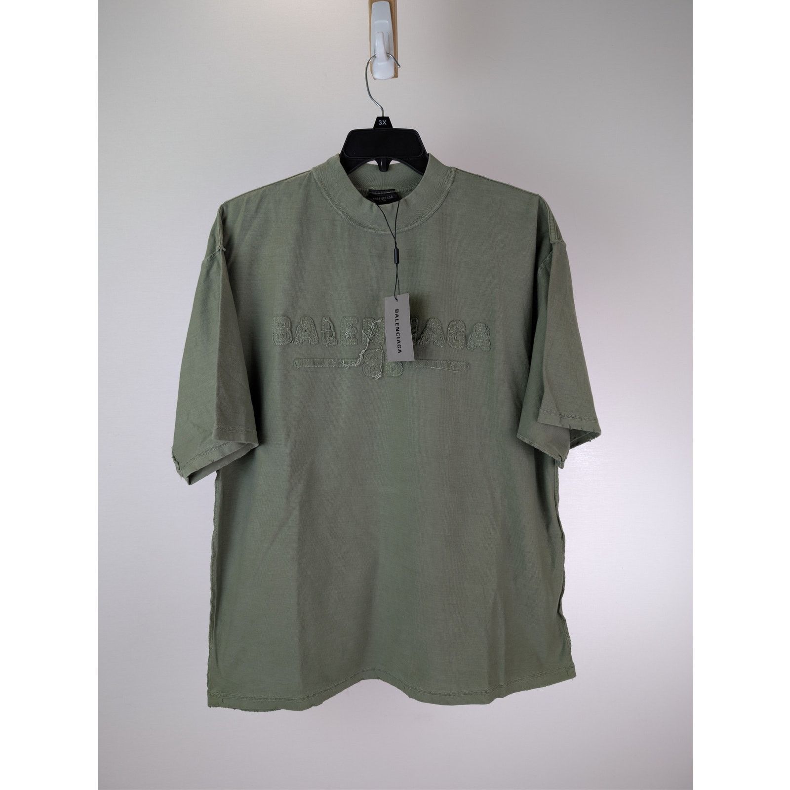 Balenciaga o1rshd1 Contrast Logo Embroidery T-Shirt in Green Size US L / EU 52-54 / 3 - 8 Thumbnail