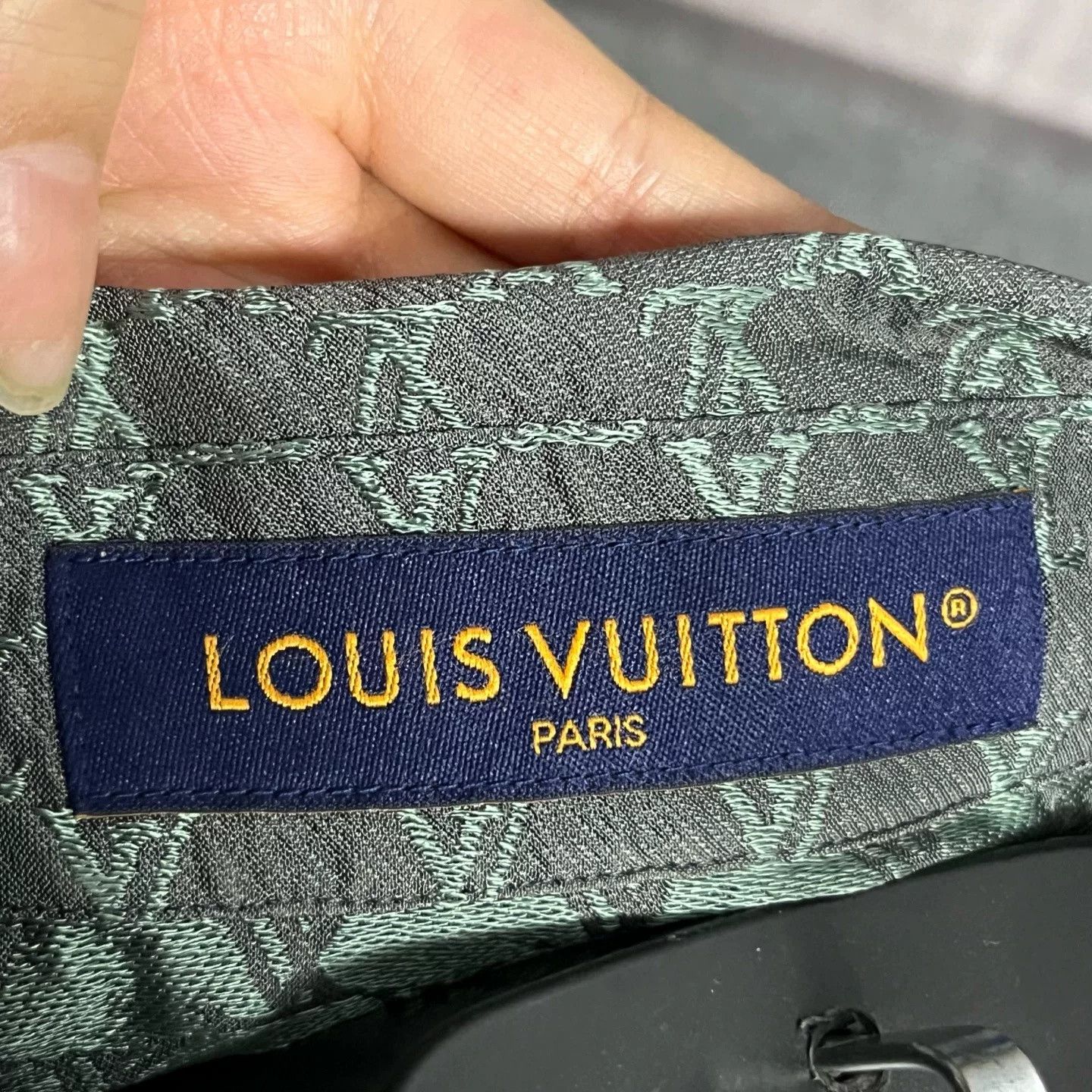 Louis Vuitton Louis Vuitton Gray Logo Jacquard Cuban Collar Shirt Size US L / EU 52-54 / 3 - 4 Thumbnail