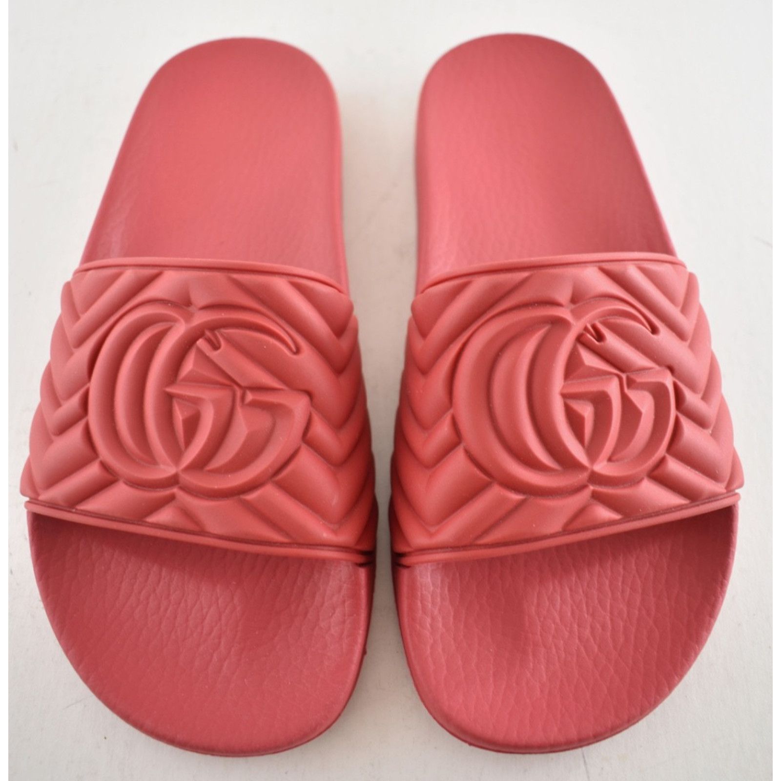 Gucci Gucci Deep Coral Red Rubber Quilted GG Logo Flat Pool Slide Size US 6 / IT 36 - 3 Thumbnail