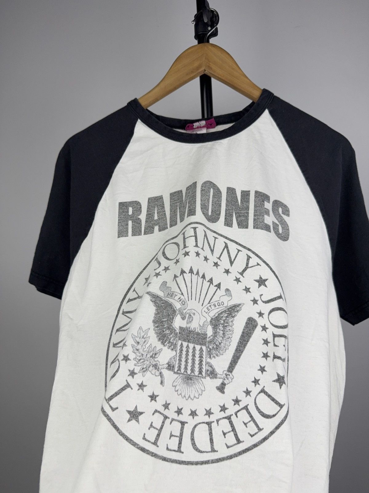 Band Tees Vintage Retro Style Big Logo Band Rock 00s Ramones T shirt Size US L / EU 52-54 / 3 - 3 Thumbnail