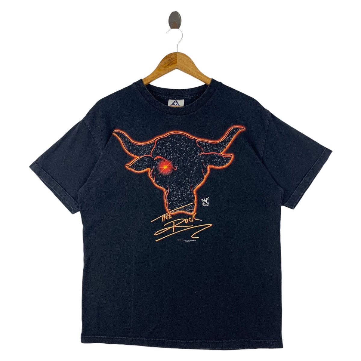 Vintage Y2K THE ROCK wwf bull red eye logo tee