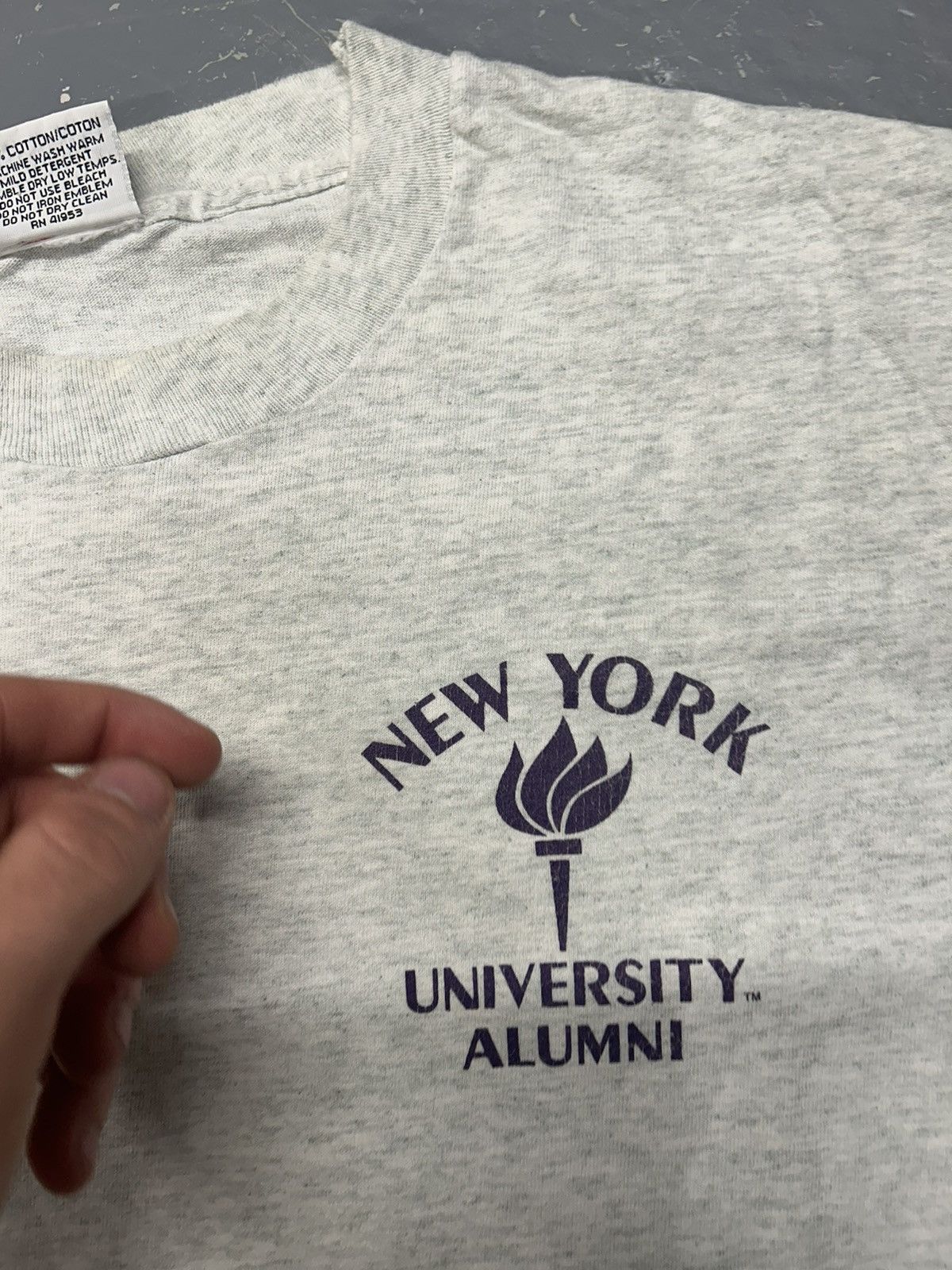 Vintage Crazy Vintage 90s Essential Grey NYU Alumni College T-Shirt Size US M / EU 48-50 / 2 - 2 Thumbnail
