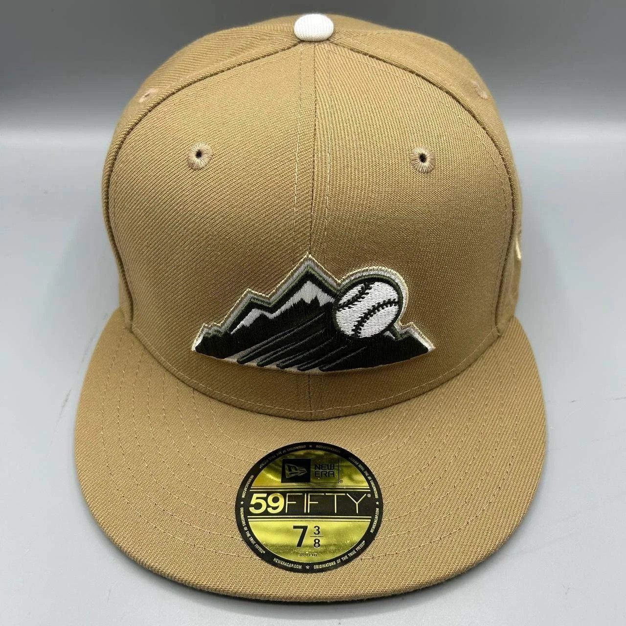 New Era Colorado Rockies Hat Men 7 3/8 Beige Green MLB Fitted Cap Size ONE SIZE - 1 Thumbnail
