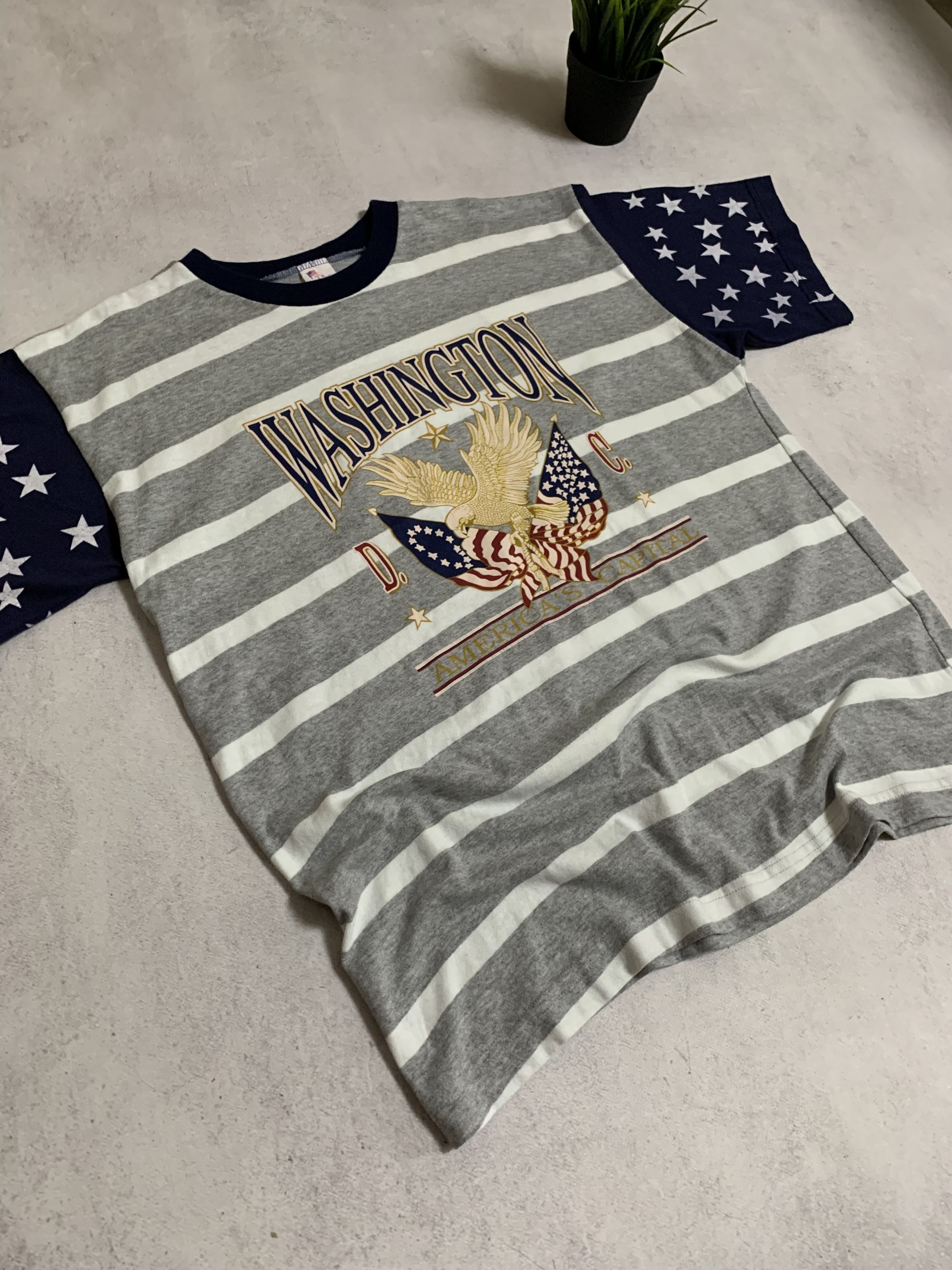 Vintage Vintage Washington T Shirt Tee Big Logo Baggy USA Y2K 90s Size US XL / EU 56 / 4 - 2 Thumbnail