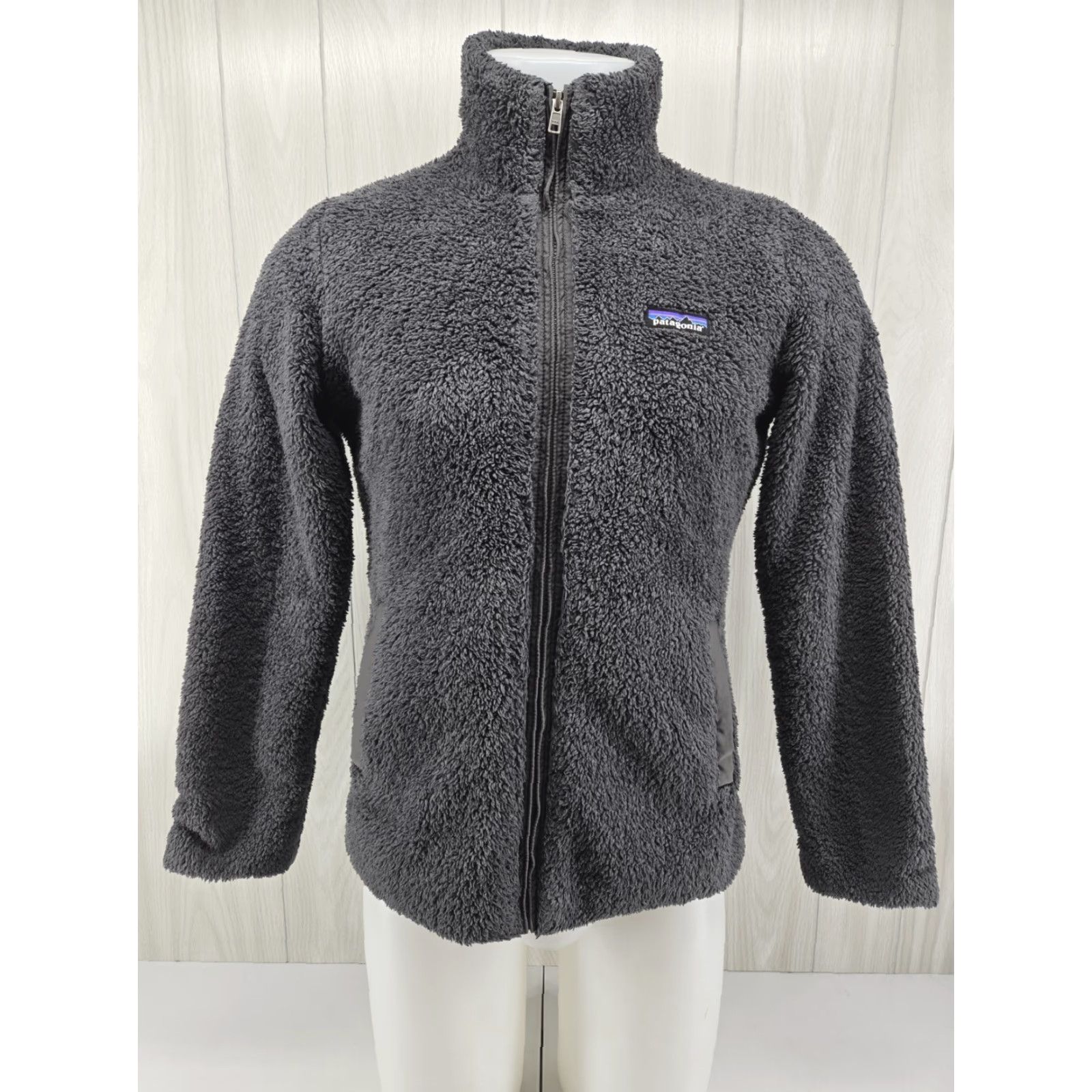 Patagonia Patagonia Womens Jacket Size Medium Full Zip Fleece Gray Style Logo Casual Jacket Womens Medium Gray Size M / US 6-8 / IT 42-44 - 2 Thumbnail