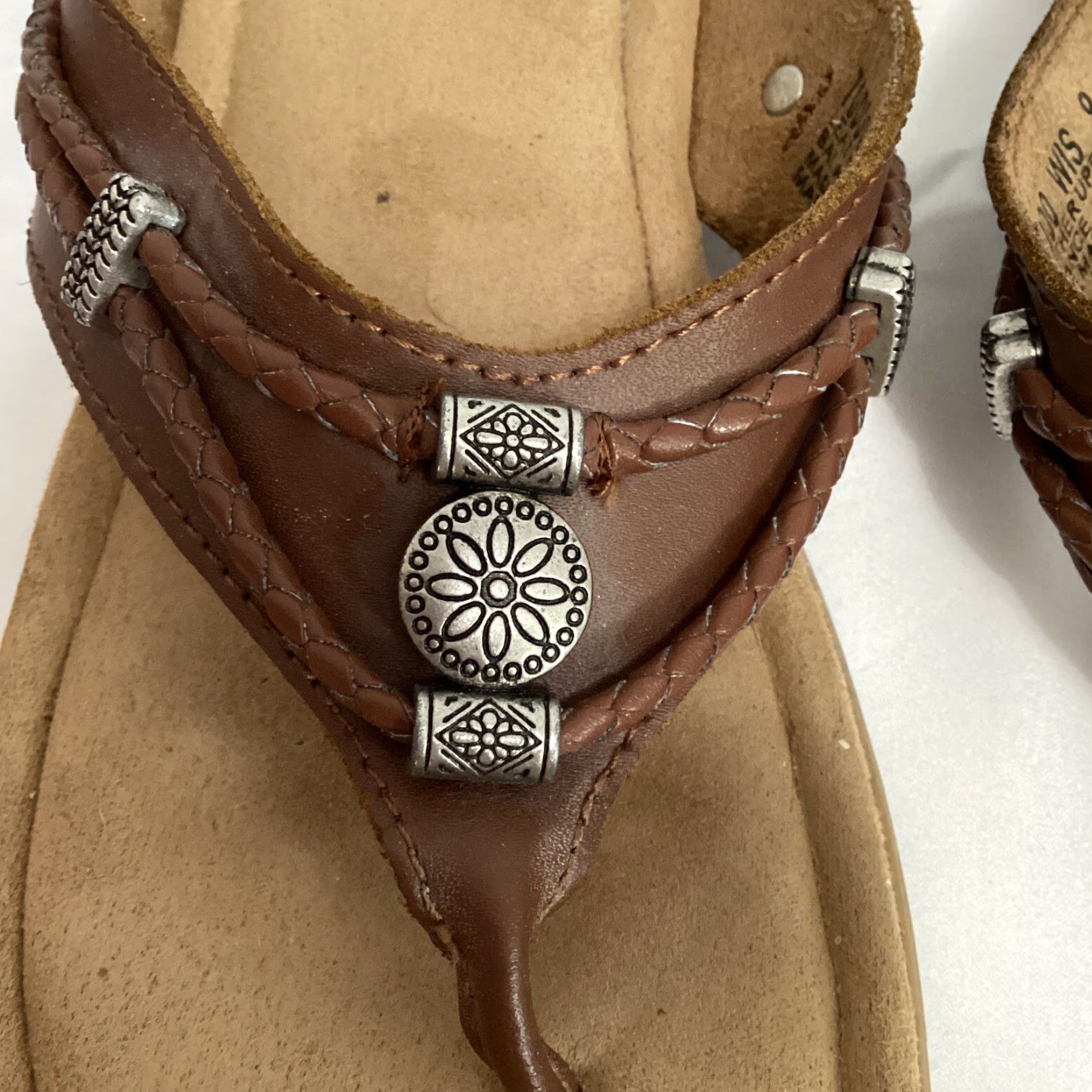 Minnetonka Minnetonka Sandal Thong Women’s 9 Brown Silverthorne Embellished Casual/Travel Bohemian Beach Size US 9 / IT 39 - 2 Thumbnail