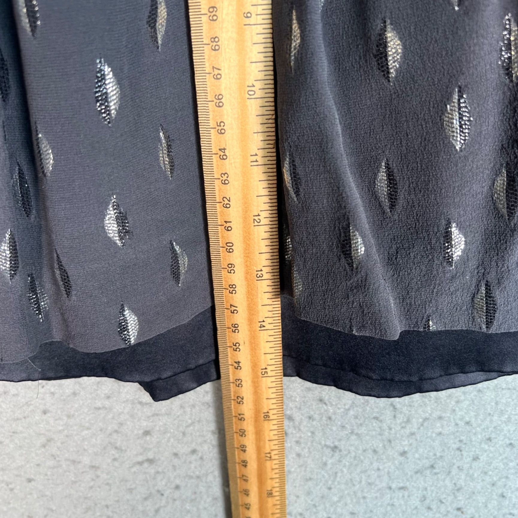 Club Monaco VINTAGE Club Monaco Black Mini Skirt with Metallic Leaf Pattern Size 00 Lightweight Womens Size 24" / US 00 / IT 34 - 6 Thumbnail