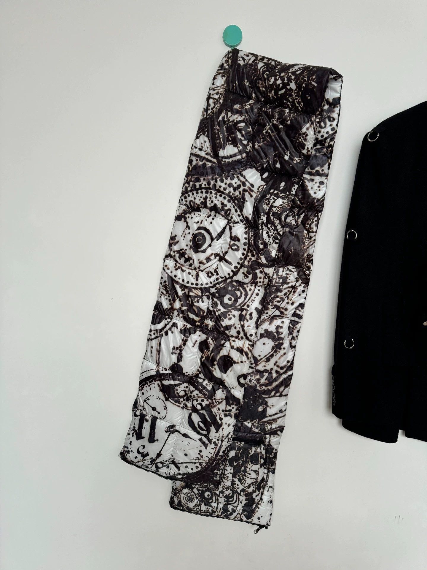 Takahiromiyashita The Soloist. Takahiro Miyashita The Soloist down scarf zipper storage Size ONE SIZE - 7 Thumbnail