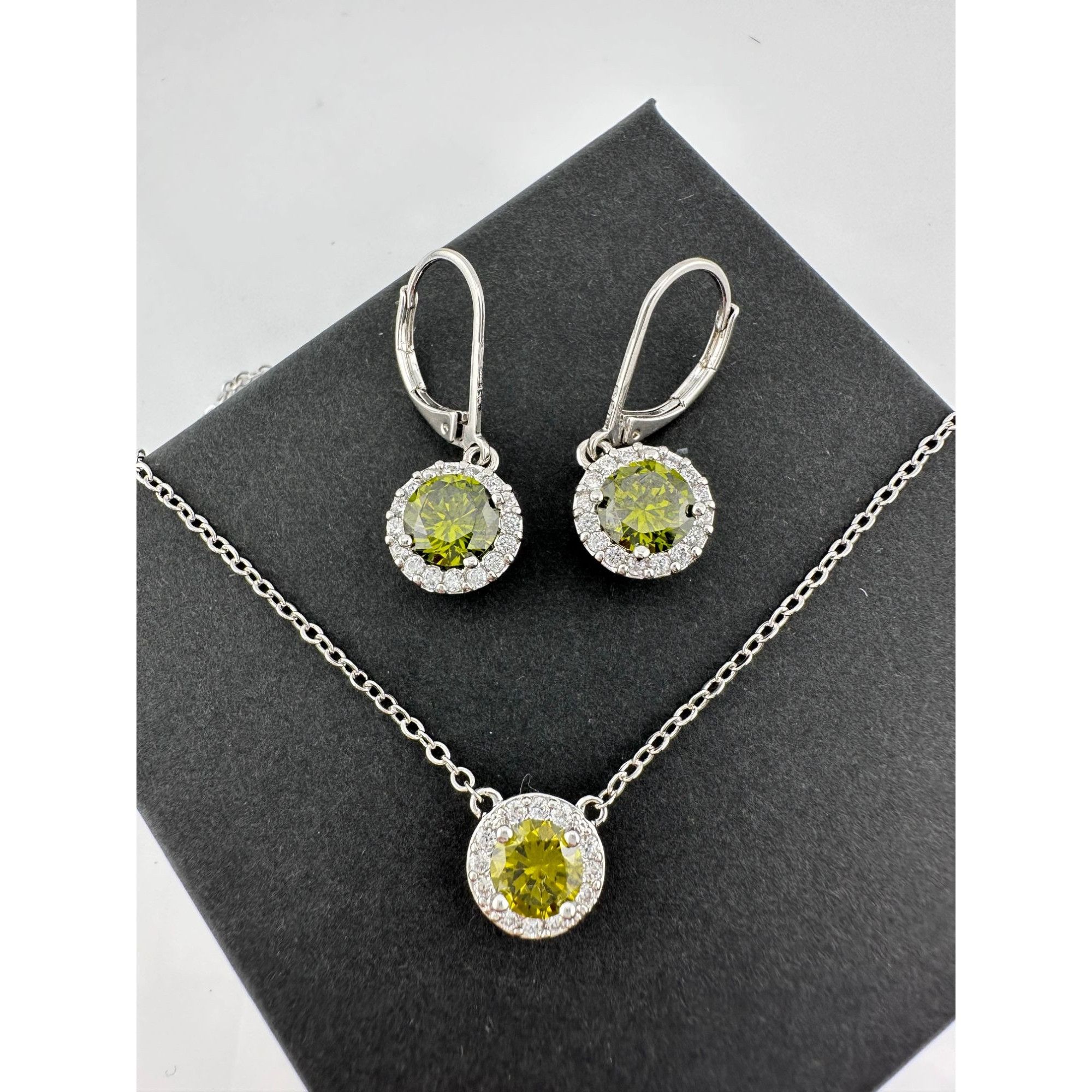 Other Beautiful Green Peridot & White Topaz Round Halo Necklace an Size ONE SIZE - 1 Thumbnail