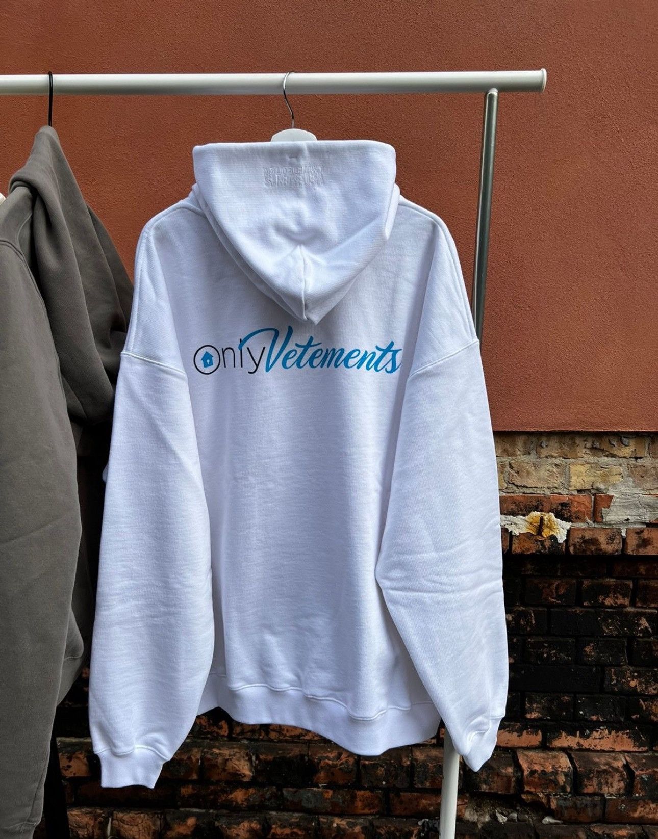 image of Vetements Only Vetements Oversized White Hoodie Ua63Hd161W, Men's (Size XS)