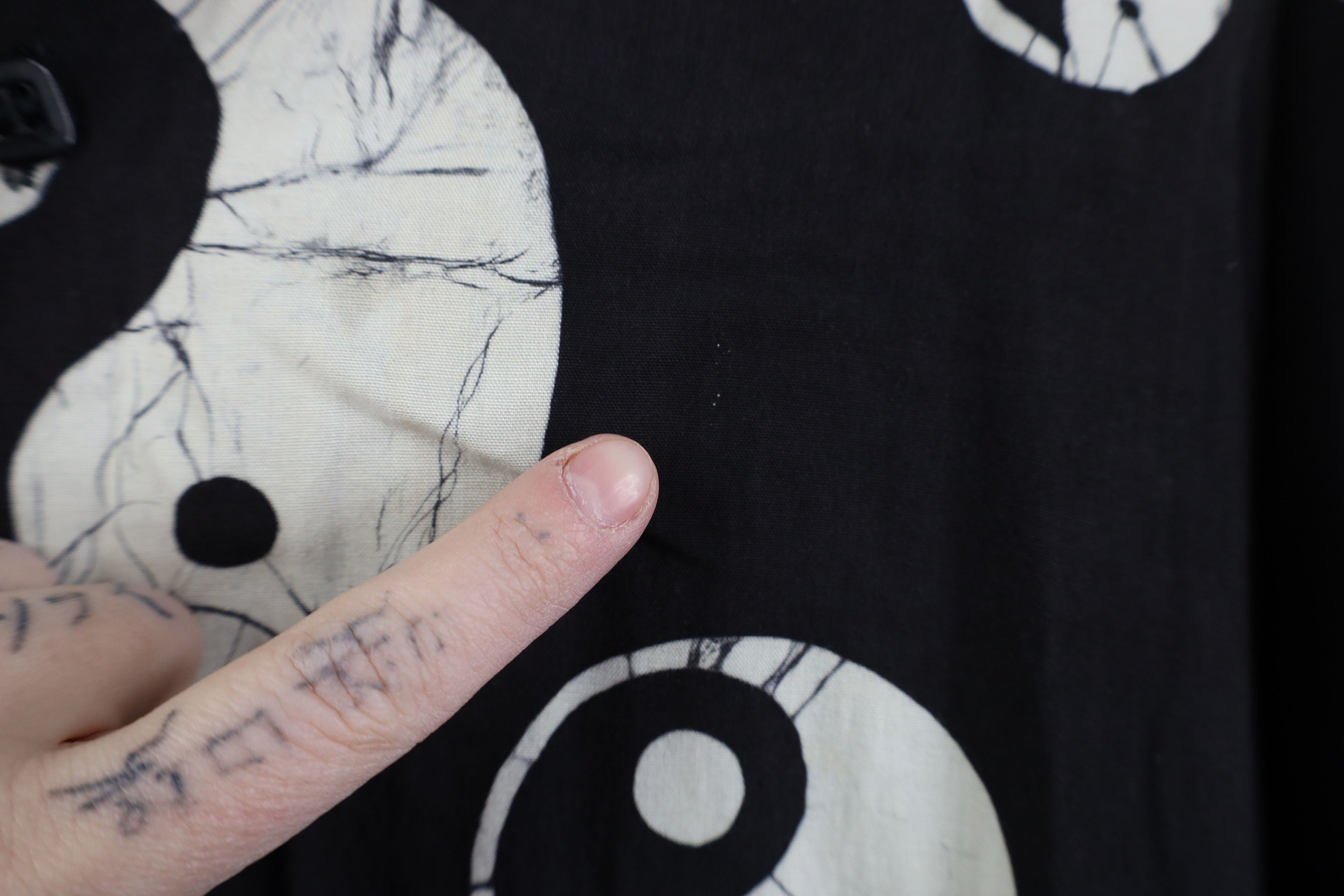 Vintage Vintage 90s Streetwear Rayon Gabardine Yin Yang Button Shirt Size US L / EU 52-54 / 3 - 5 Thumbnail