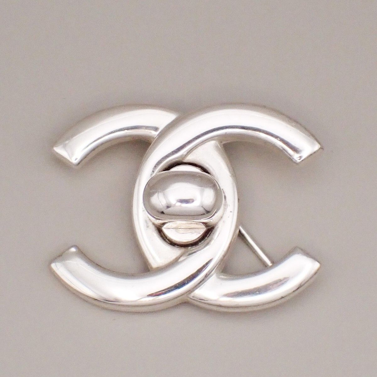 Chanel Chanel Vintage CC Turnlock Brooch Metal Size ONE SIZE - 1 Thumbnail