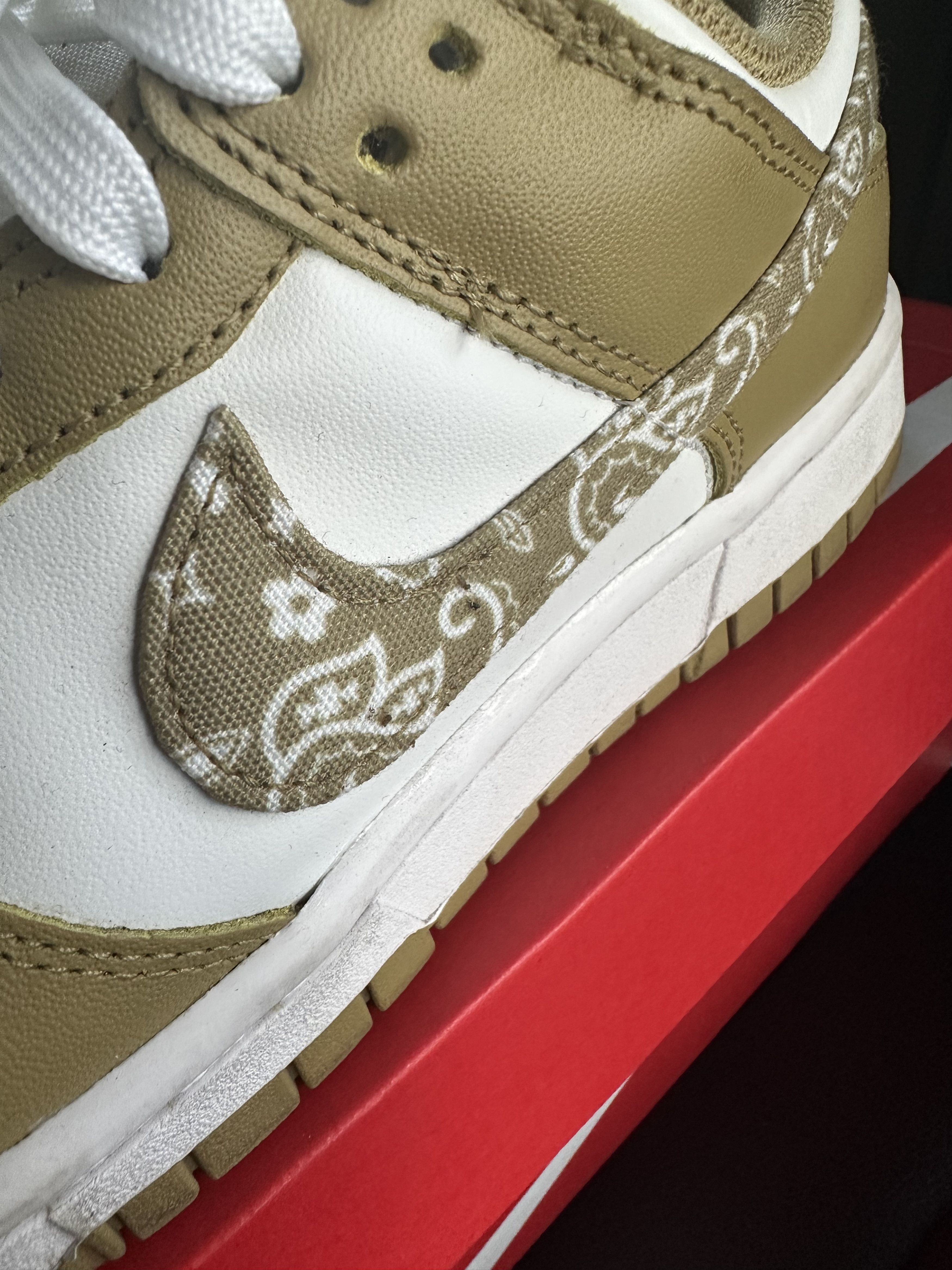 Nike PREOWNED WMNS NIKE DUNK LOW ESS "PAISLEY PACK BARLEY" Size US 7.5 / IT 37.5 - 5 Thumbnail