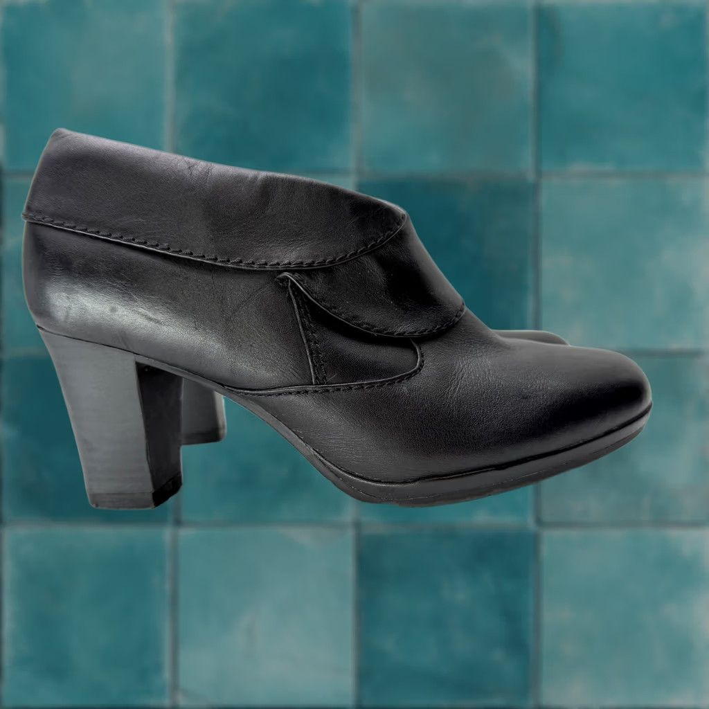 Clarks Clarks Boots Women's Size 5M Black Leather Ankle Block Heel Side Zip Size US 6 / IT 36 - 1 Thumbnail