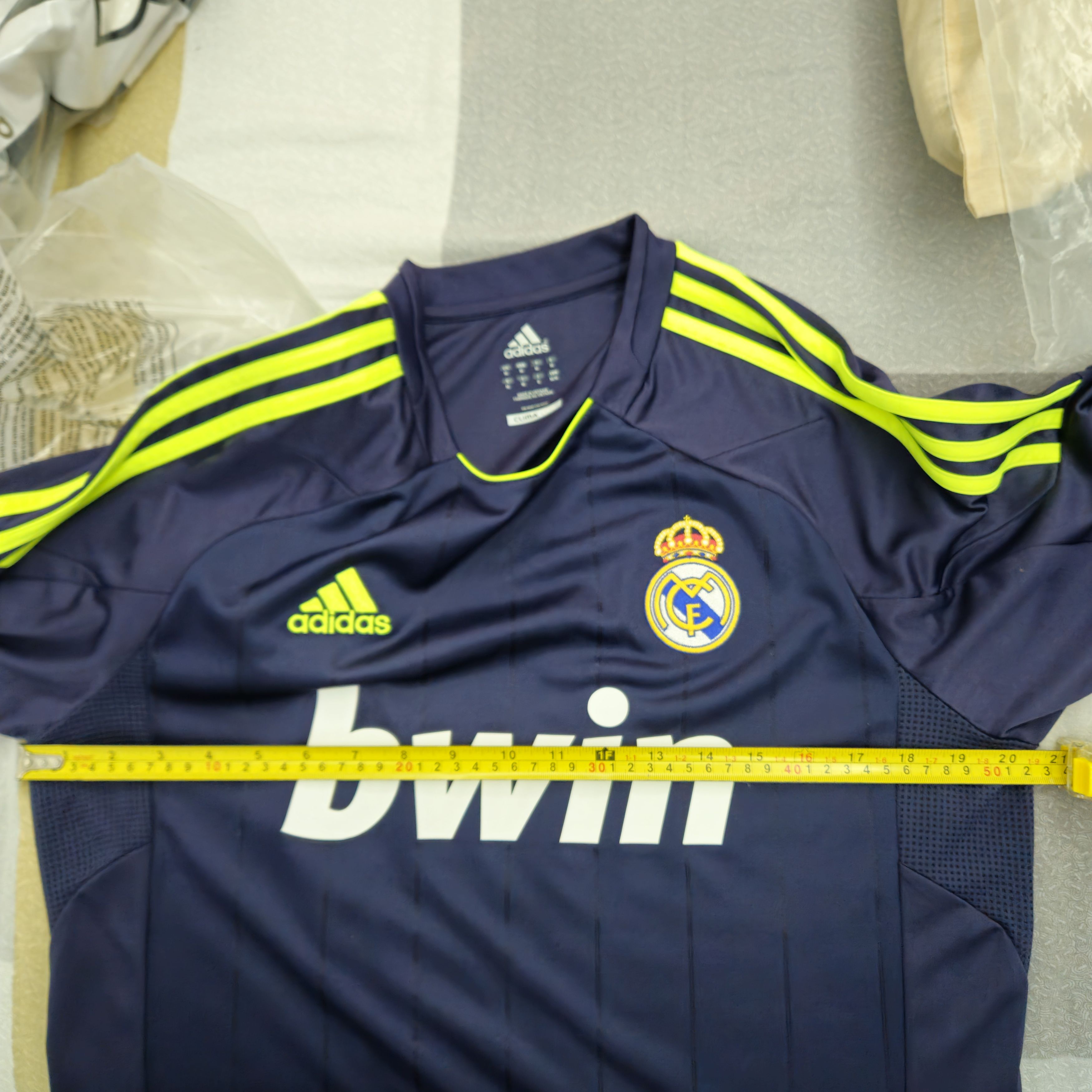 Other Real madrid 2012/13 Away Kit Jersey X21992 MEDIUM Camisetas Size US M / EU 48-50 / 2 - 4 Thumbnail