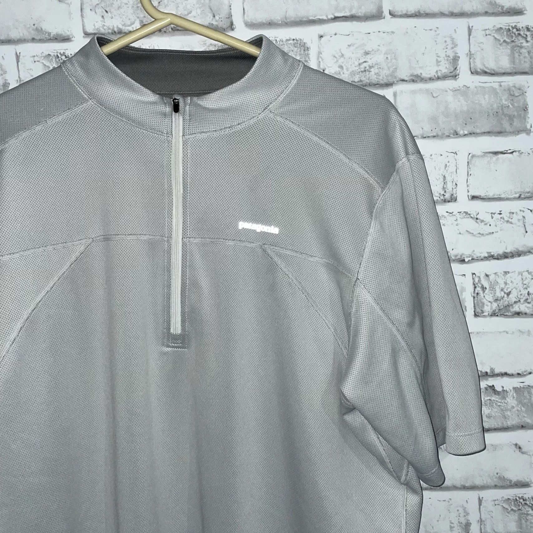 Patagonia Patagonia Tee Mens Size XL Gray Athletic Stretchy half zip Size US XL / EU 56 / 4 - 2 Thumbnail