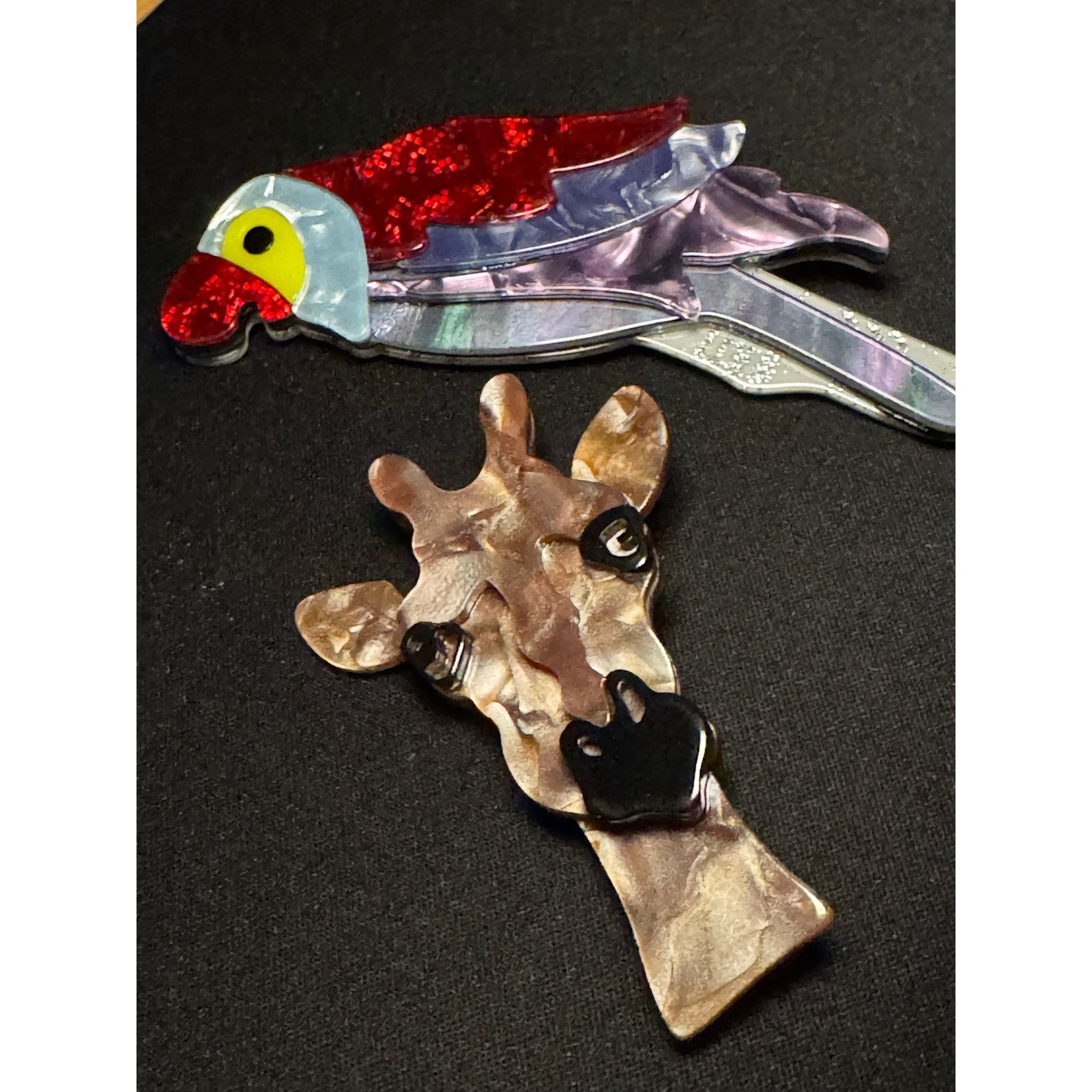 Other Set of 2 Acrylic 3D Animal Brooches Parrot & Giraffe Size ONE SIZE - 4 Thumbnail