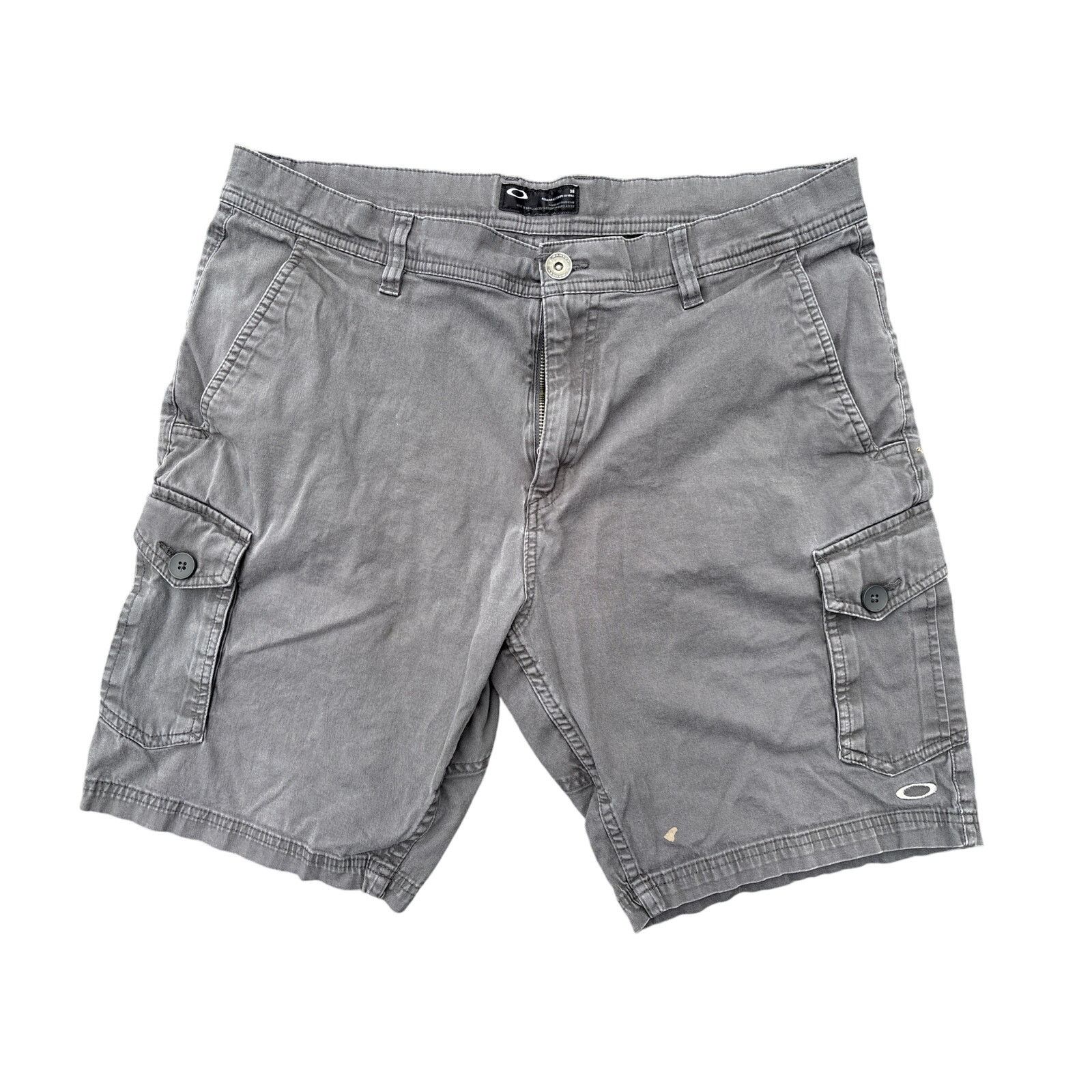 Oakley Oakley cargo shorts Grey regular fit 36 y2k grunge paint Size US 36 / EU 52 - 1 Thumbnail
