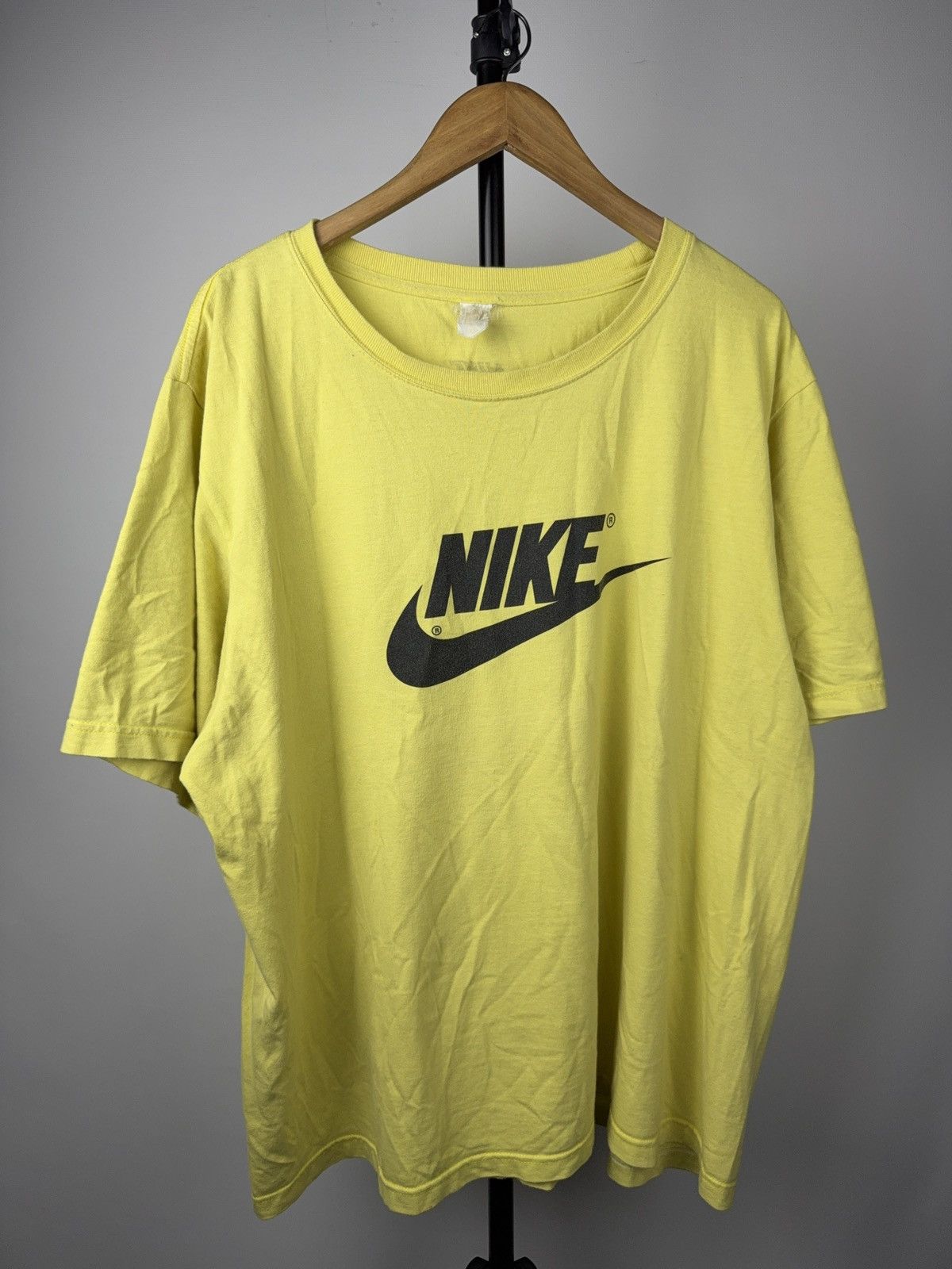 Nike Vintage Retro USA 90s Nike Yellow Tee with Big Swoosh Logo Size US XL / EU 56 / 4 - 1 Thumbnail