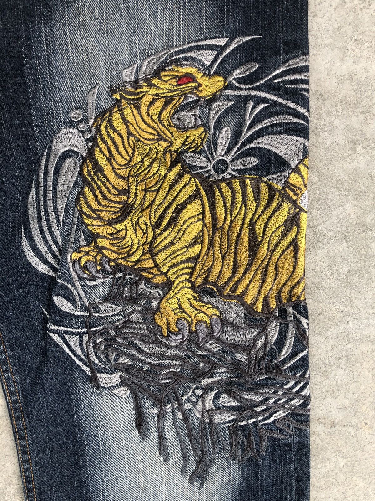 Japanese Brand Japanese Buden Tiger Embroidered Jeans Distressed Jeans Size US 31 - 14 Thumbnail