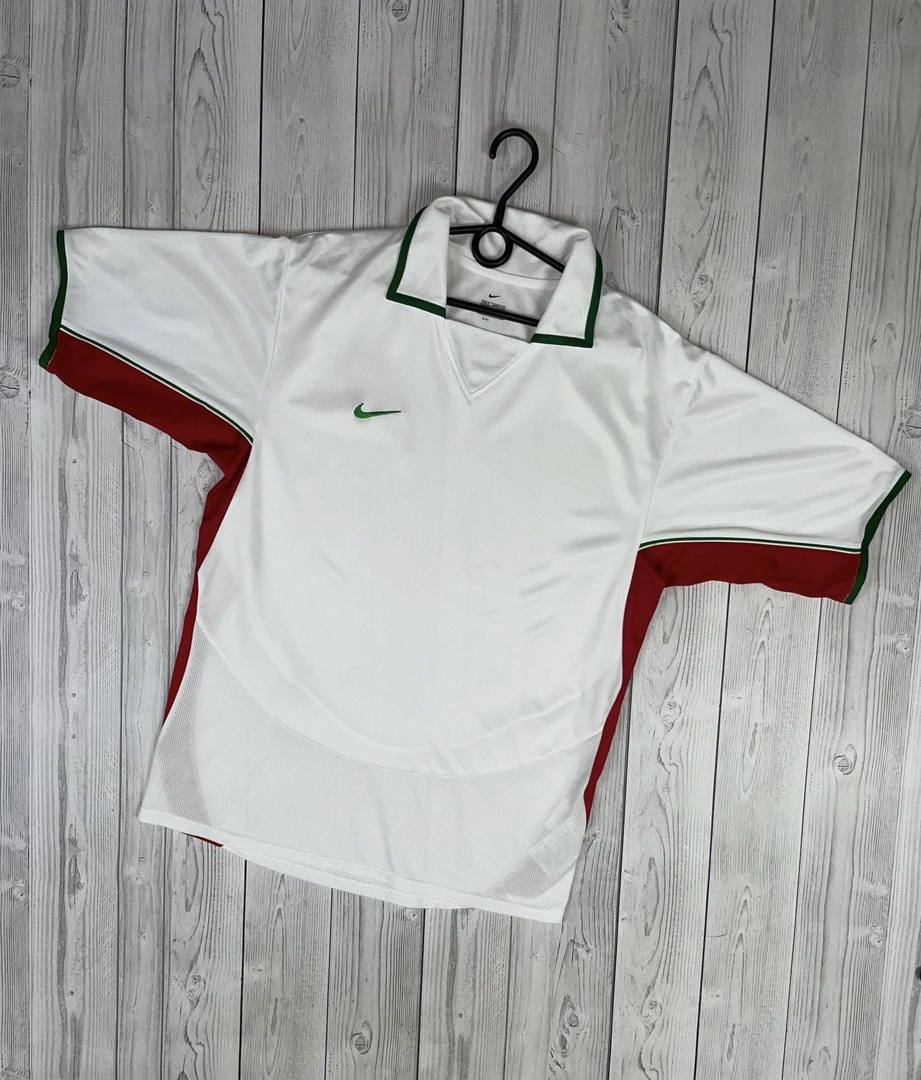 Nike Vintage nike soccer polo white size M logo total 90 portuga Size US M / EU 48-50 / 2 - 1 Thumbnail
