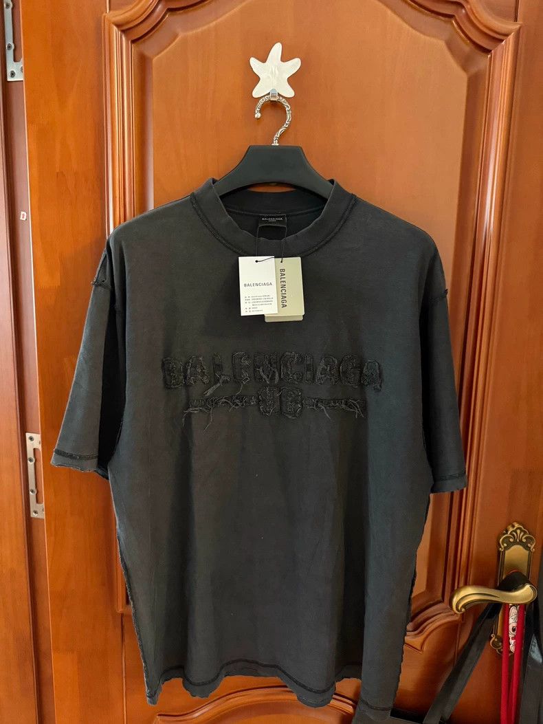 Balenciaga Balenciaga 2025 Distressed Fringe Logo Tee - dmc Size US M / EU 48-50 / 2 - 1 Thumbnail
