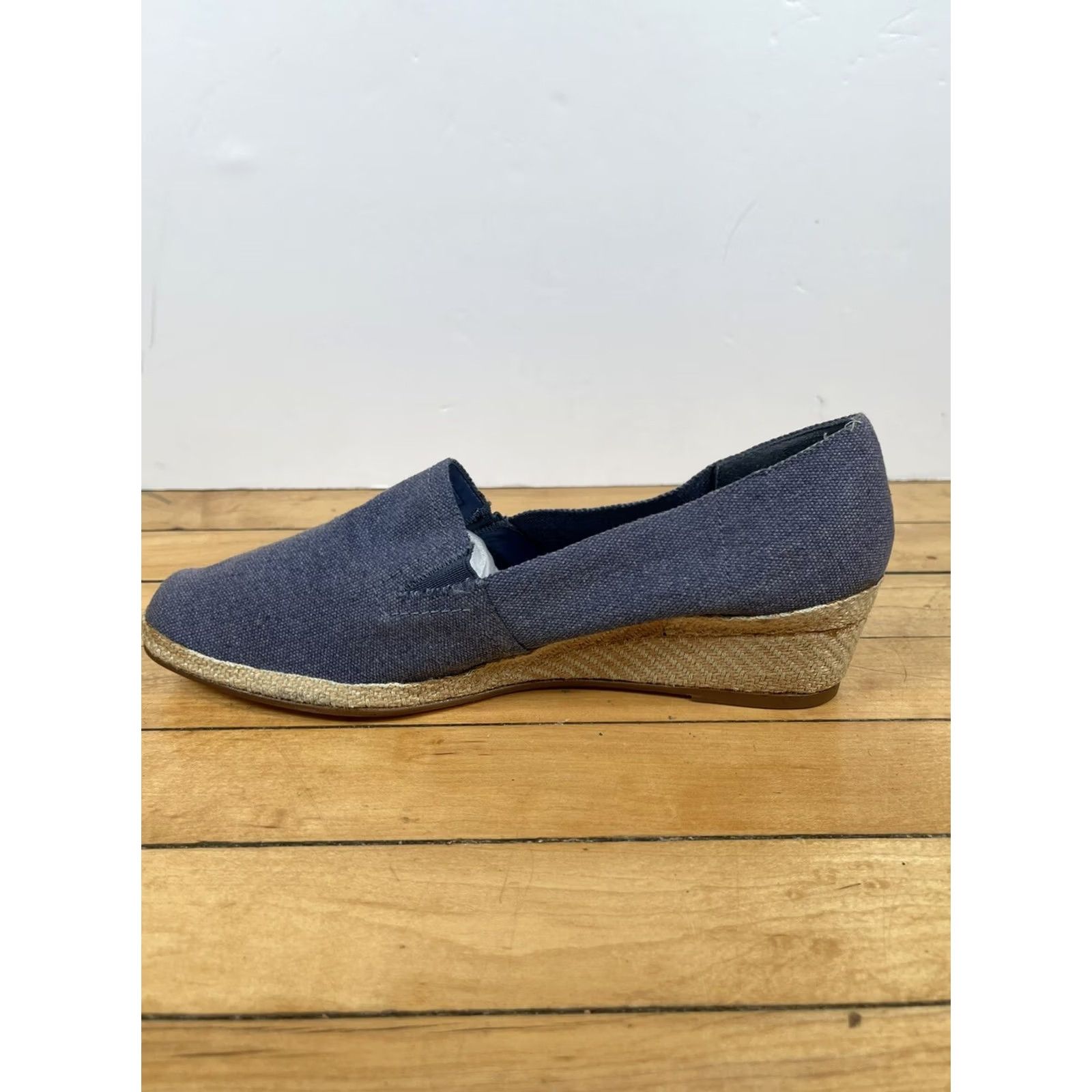 Vintage Andre East Womens Blue Fabric Pumps Heel Slip On Leather Sole Size 8.5B Classic Shoes, Womens, Medium (B) Size US 9 / IT 39 - 7 Thumbnail