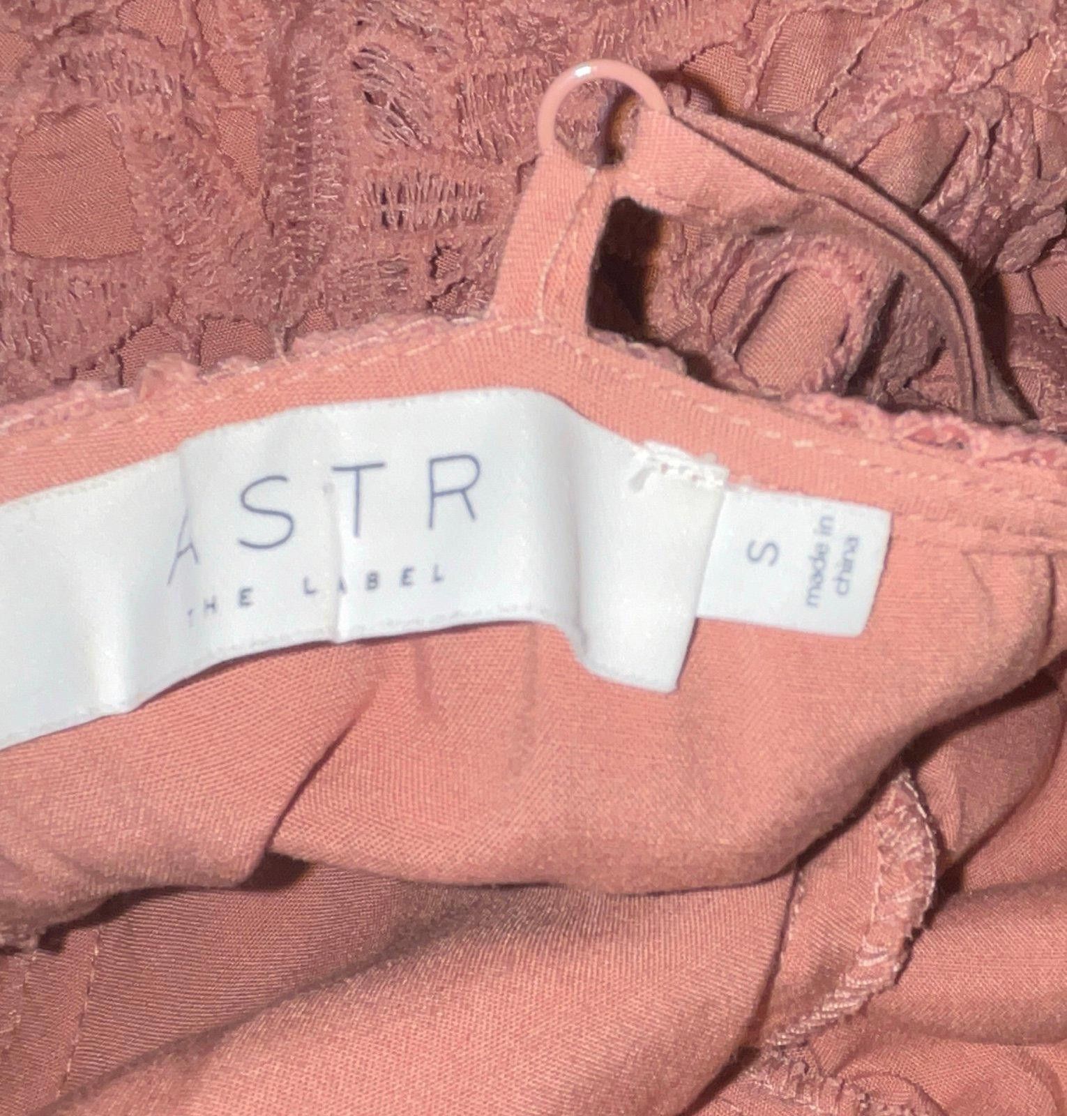 Other ASTR the Label size Small pink lace dress midi Size S / US 4 / IT 40 - 7 Thumbnail