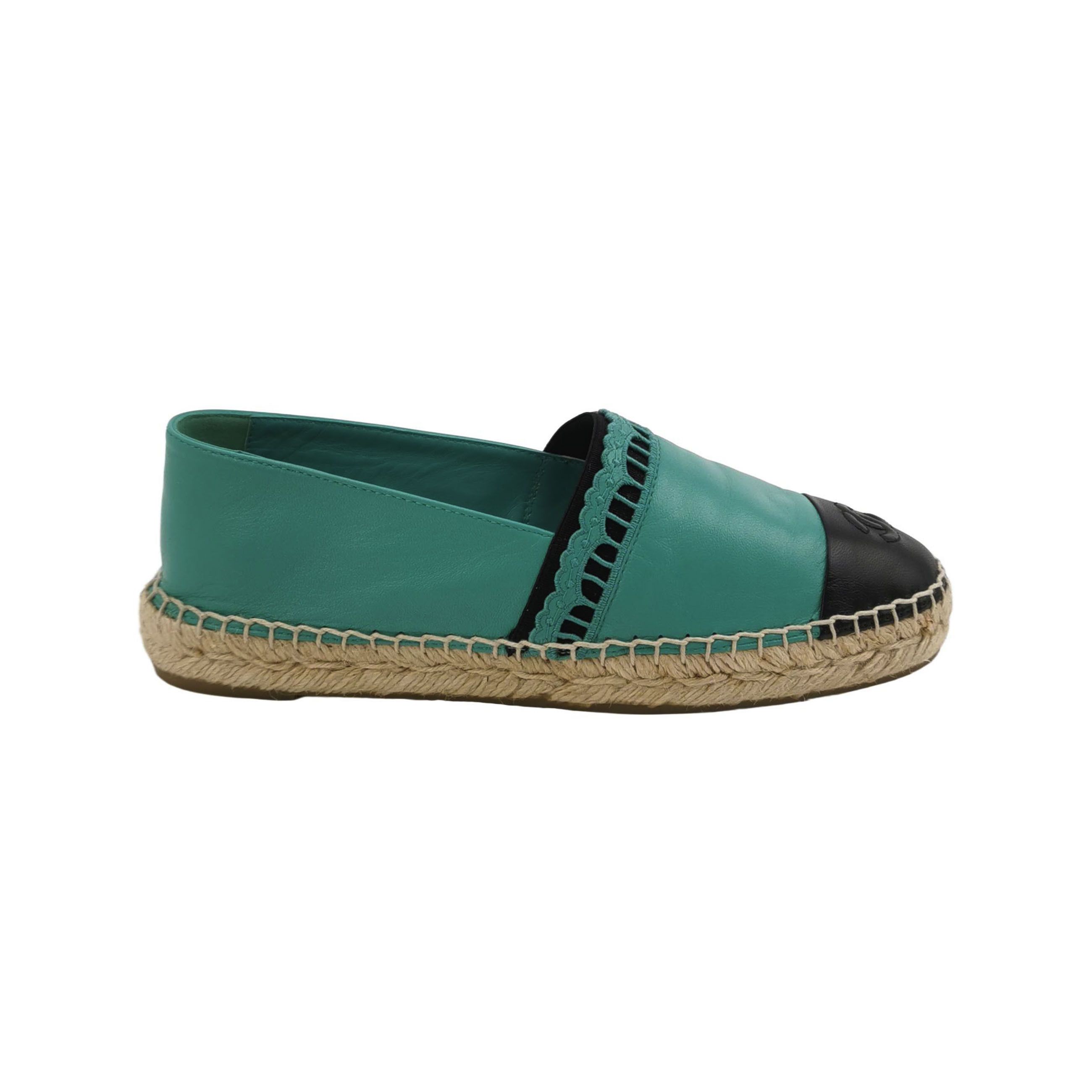 Chanel Chanel Women 8 Flats Size US 8 / IT 38 - 1 Thumbnail
