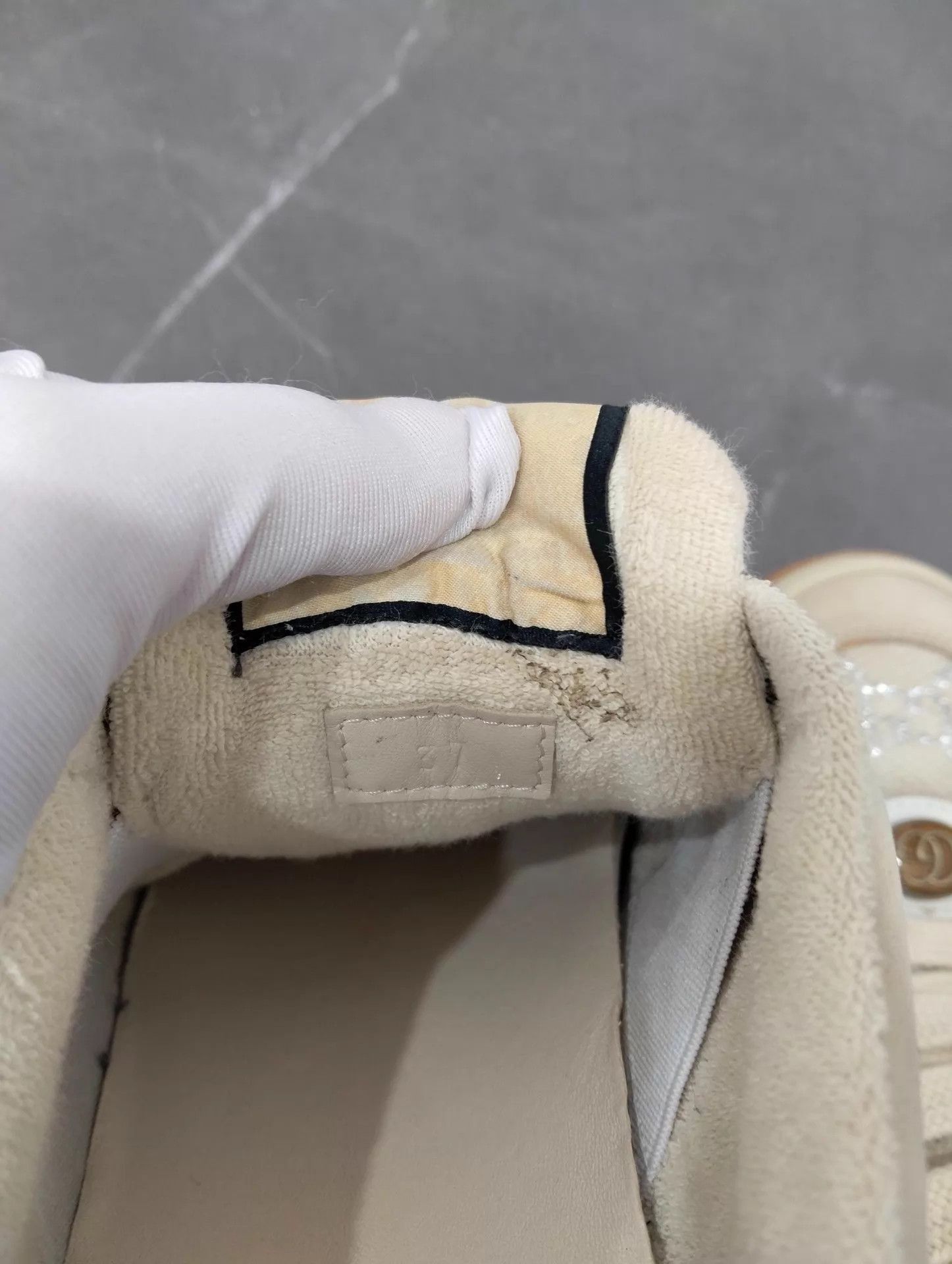 Gucci GUCCI Beige Distressed Sneakers 37 Size US 7 / IT 37 - 8 Thumbnail