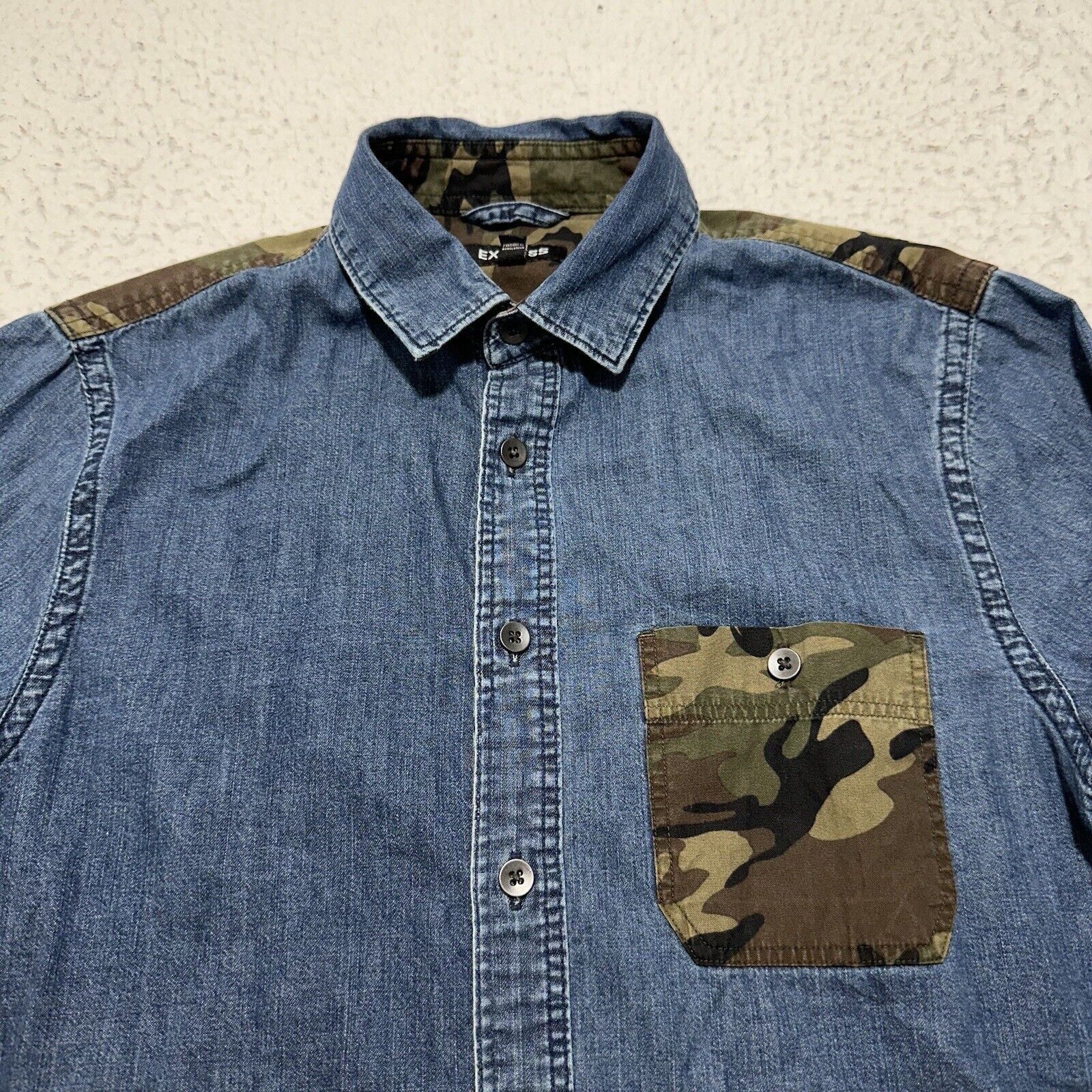 Express Express Small Blue Denim Button Down Shirt Green Camo Pocket Size US S / EU 44-46 / 1 - 2 Thumbnail