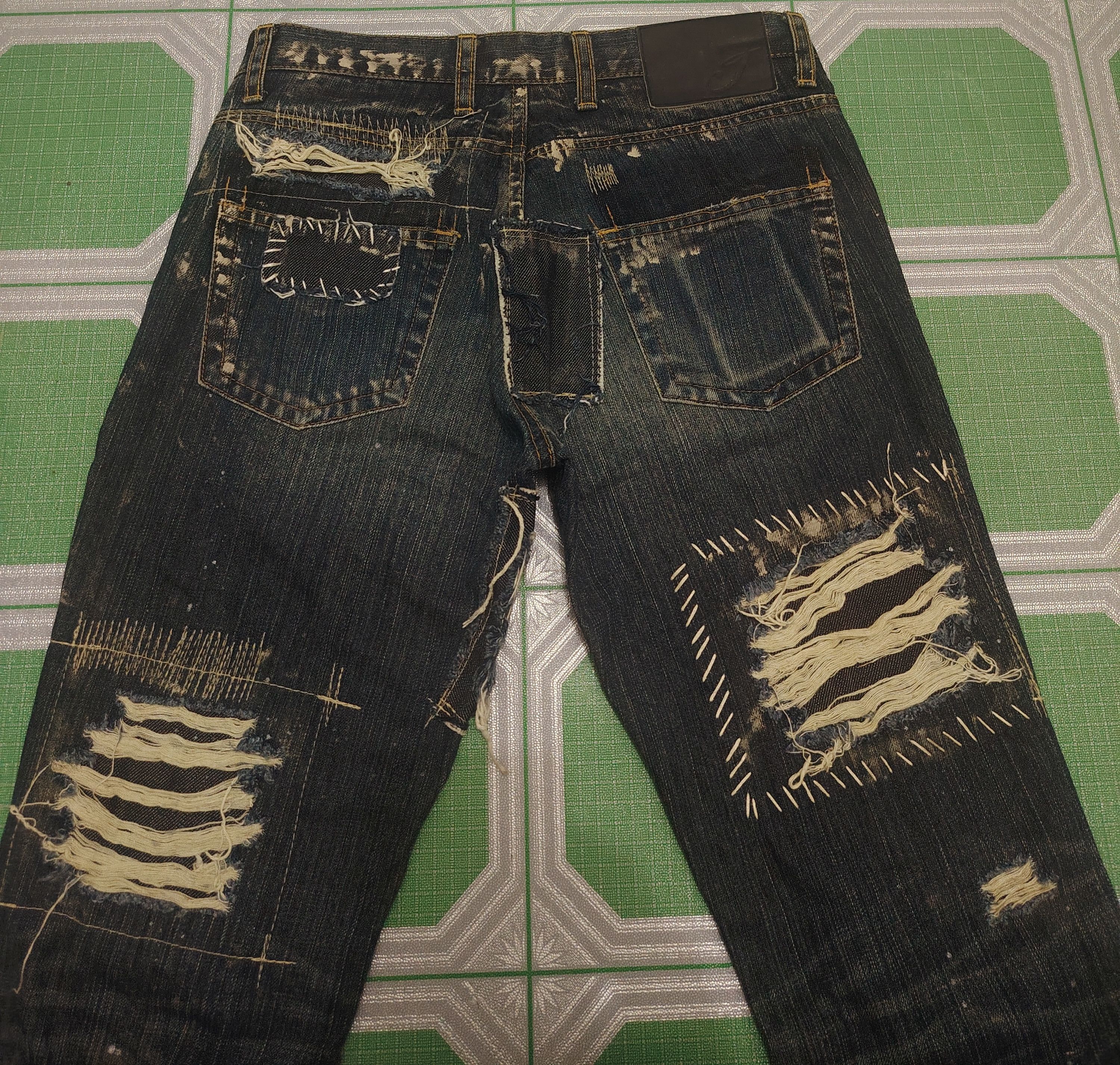 Who Decides War Japanese Casper John Distressed Thrashed jeans Size US 28 / EU 44 - 12 Thumbnail