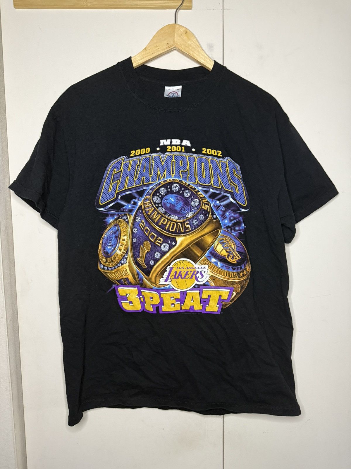 Vintage Vintage 2002 NBA Champions Los Angeles Lakers 3 Peat Tee Size US L / EU 52-54 / 3 - 1 Thumbnail