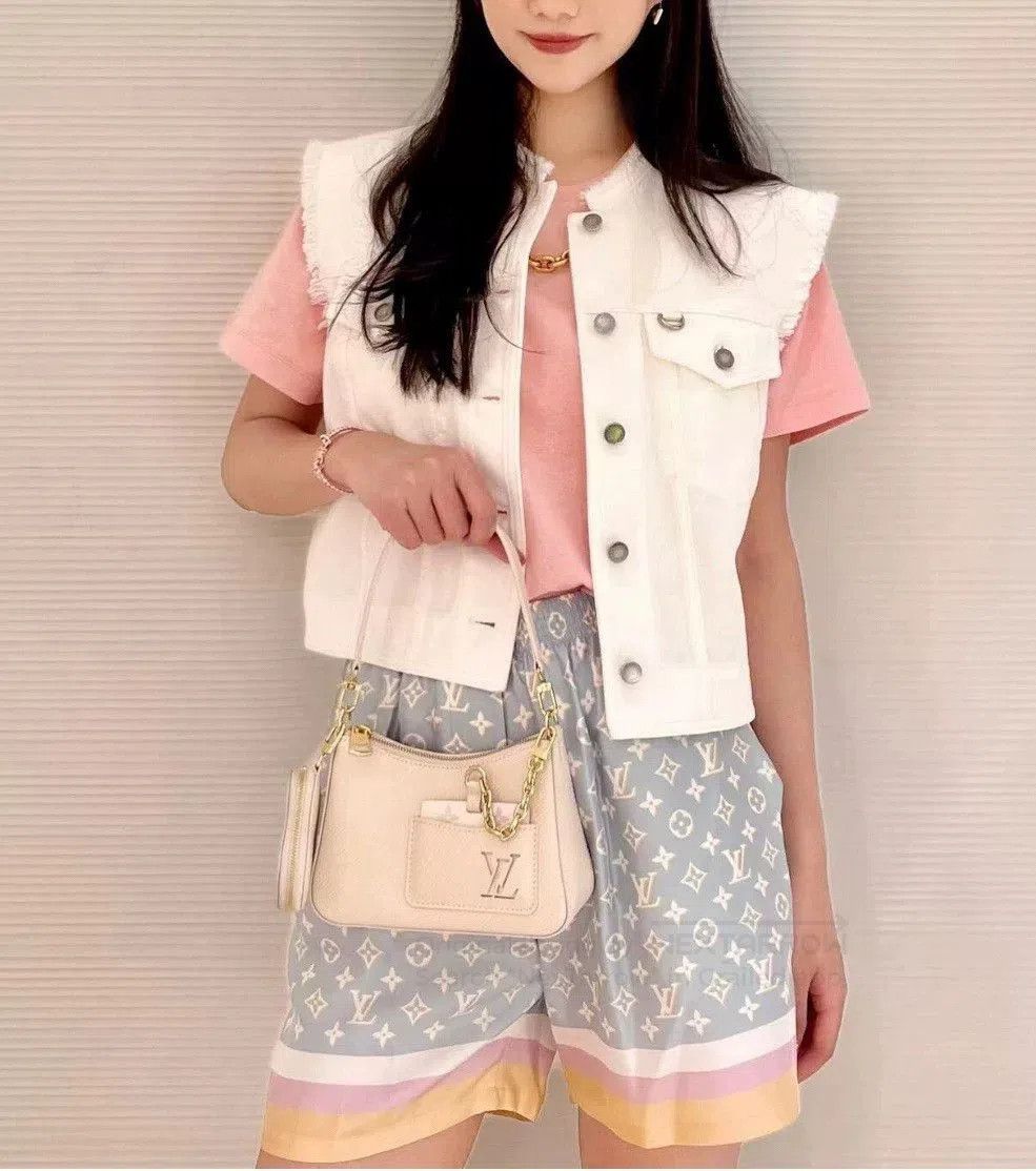 Louis Vuitton LV Monogram Women's Shorts. Size 35" - 8 Thumbnail
