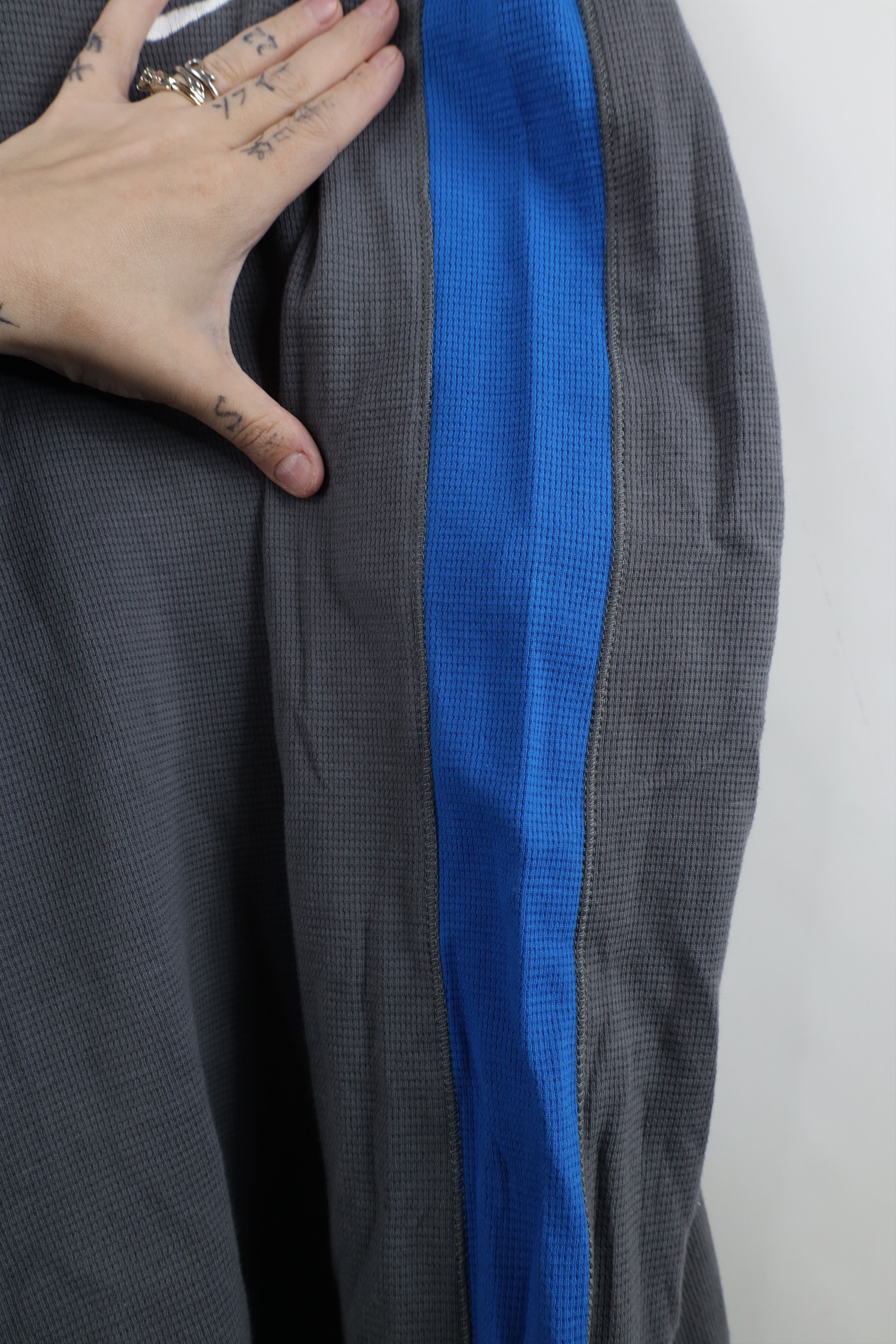 Nike NOS Vintage Y2K Nike Mini Swoosh Thermal Waffle Knit T-Shirt Size US L / EU 52-54 / 3 - 8 Thumbnail
