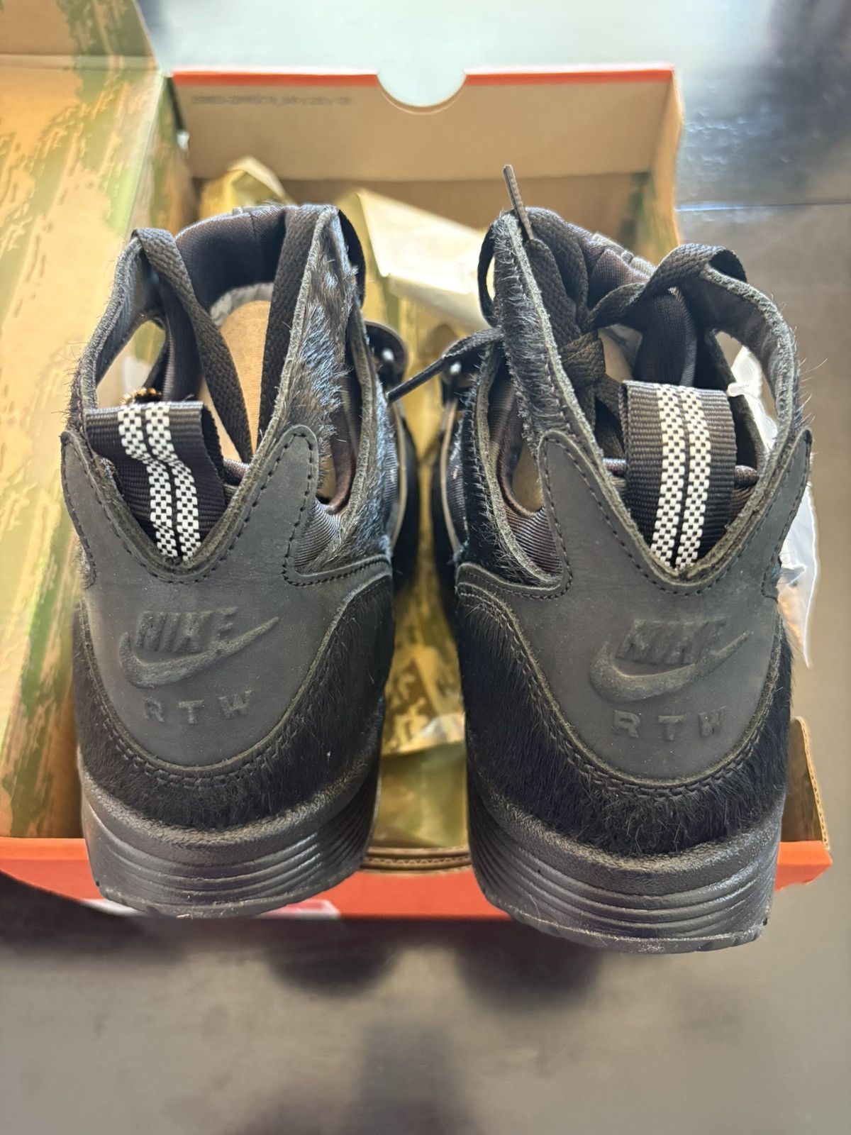 Corteiz × Nike Corteiz x Nike Air Trainer Huarache “Black Pony Hair” Size US 9 / EU 42 - 4 Thumbnail