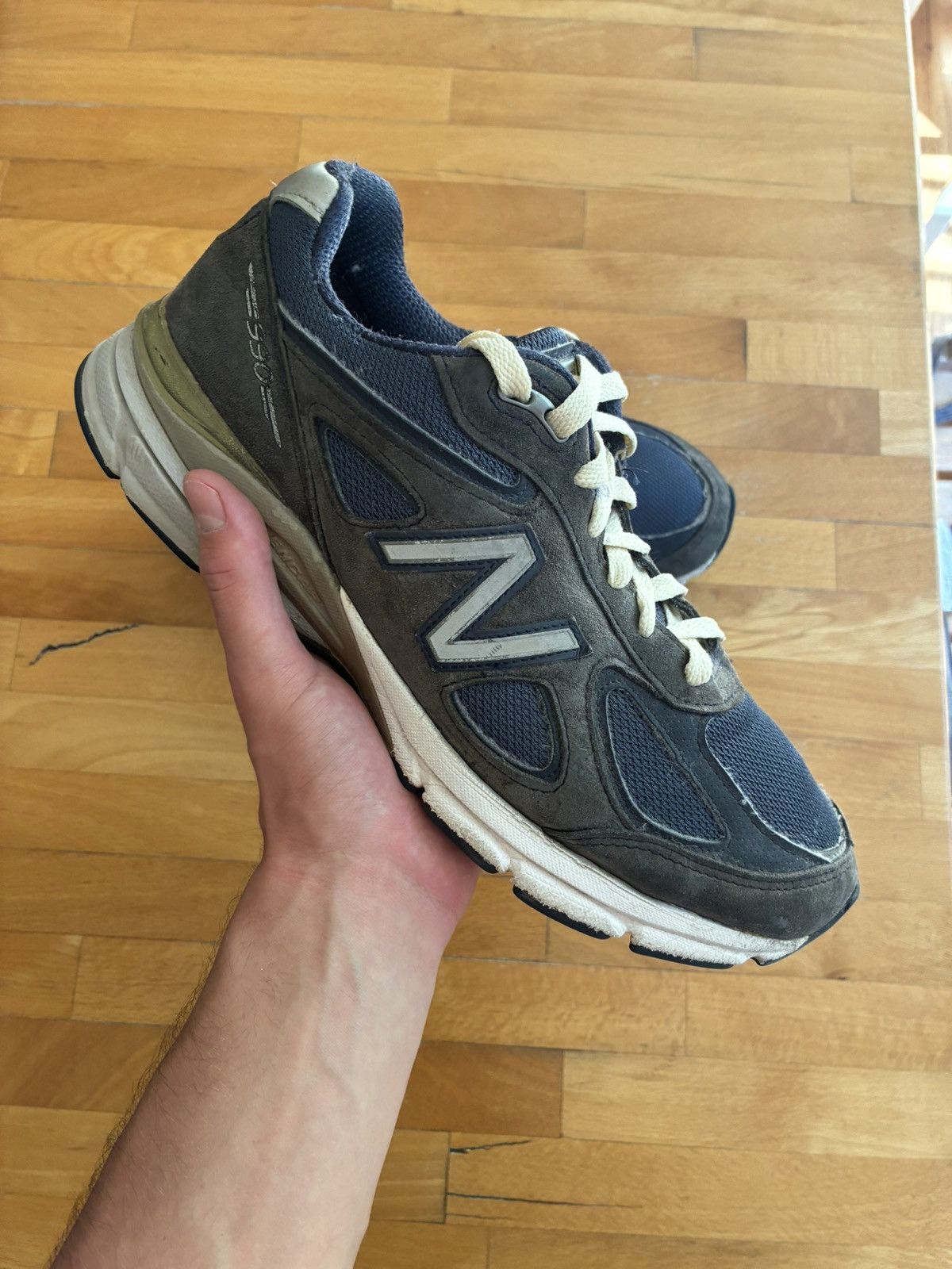 New Balance New balance 990v4 navy cream laces Size US 9 / EU 42 - 7 Thumbnail