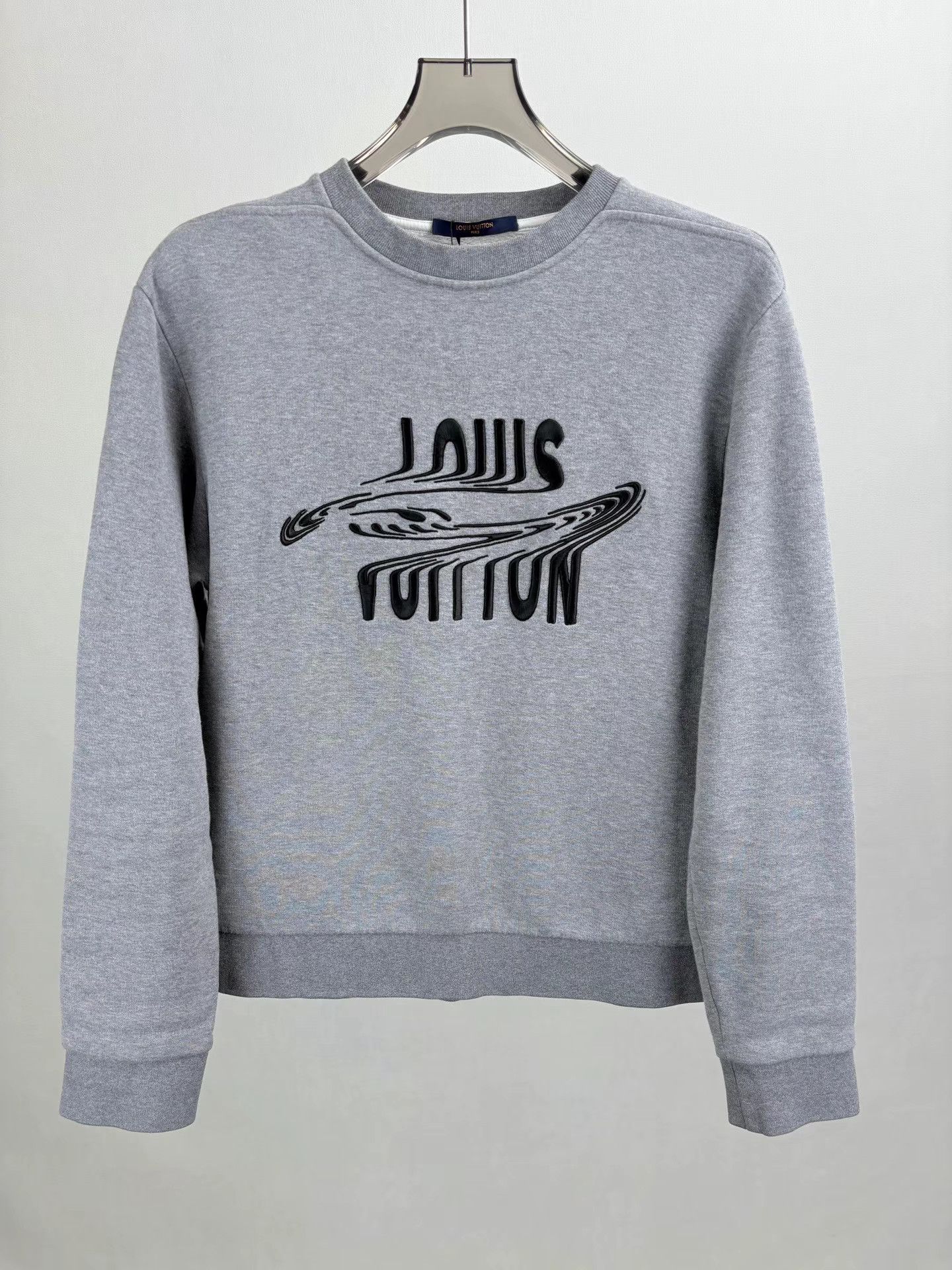 Louis Vuitton LOUIS VUITTON LV Twist Logo Embroidered Sweatshirt Size US XS / EU 42 / 0 - 1 Thumbnail
