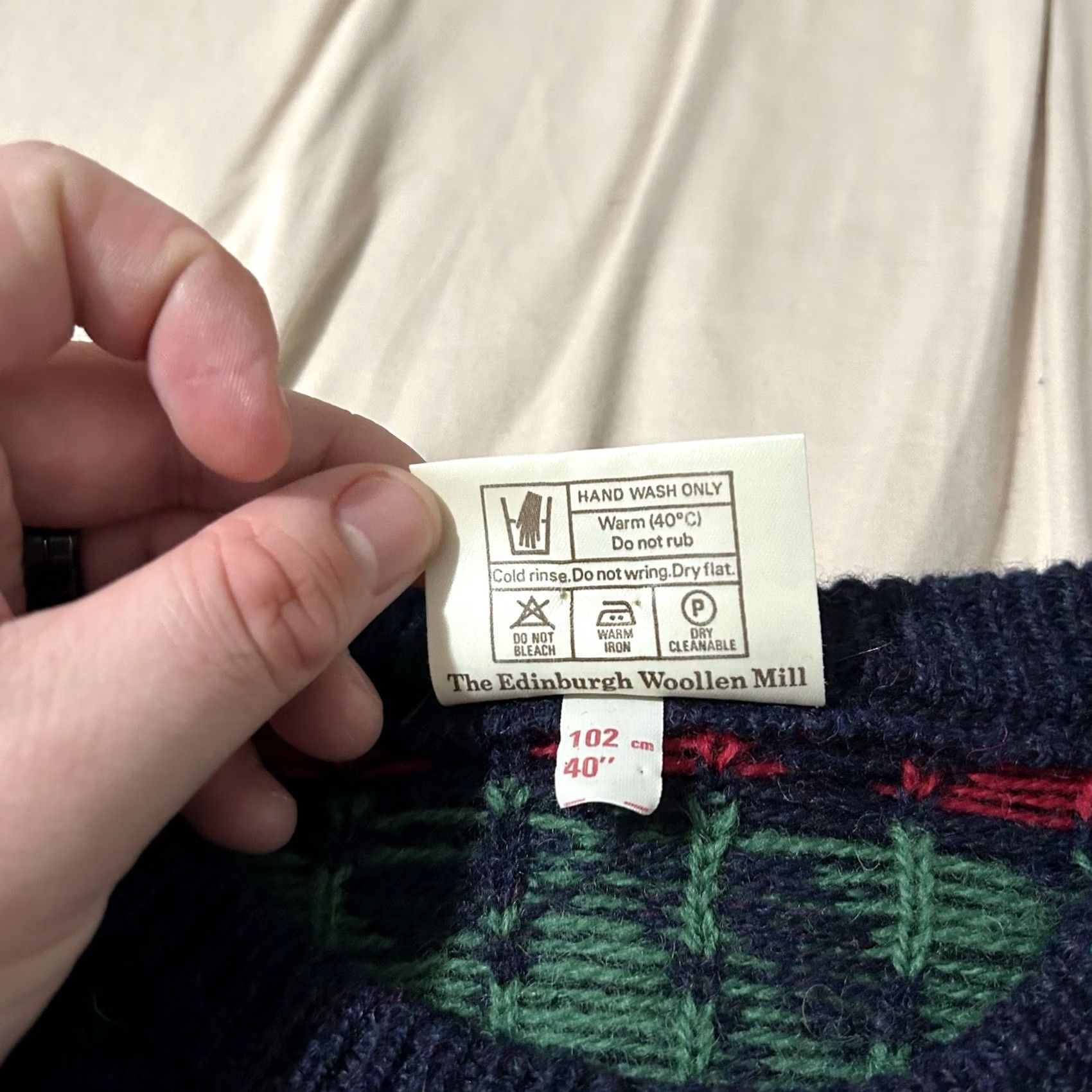 Greats VINTAGE 80s Knit Pics Edinburgh Great Britain Cherries AOP Wool Sweater 40 Blue L Womens Pullover Size L / US 10 / IT 46 - 4 Thumbnail