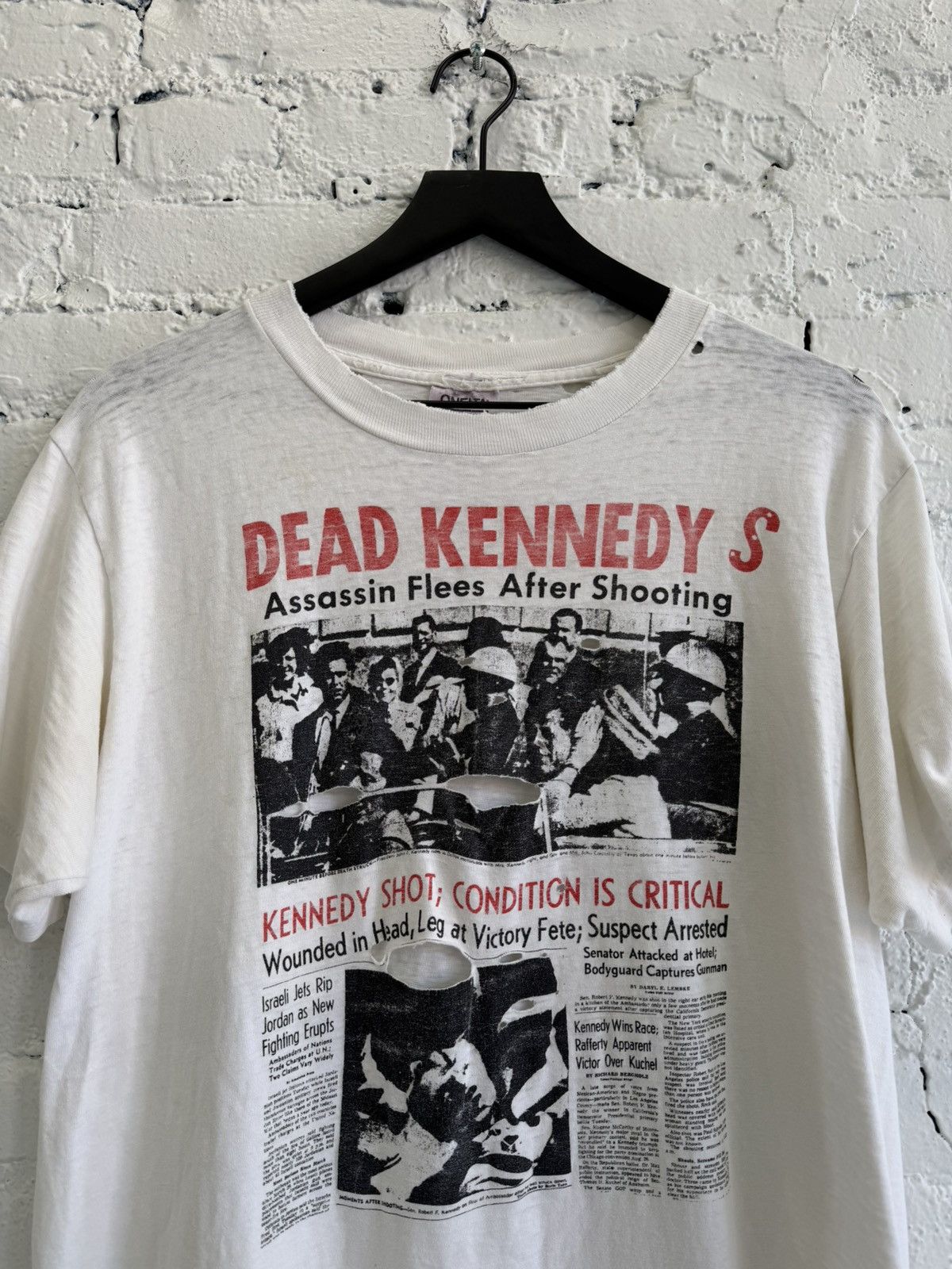 Vintage 1990s DEAD KENNEDYS ‘KENNEDY SHOT’ TEE Size US XL / EU 56 / 4 - 2 Thumbnail