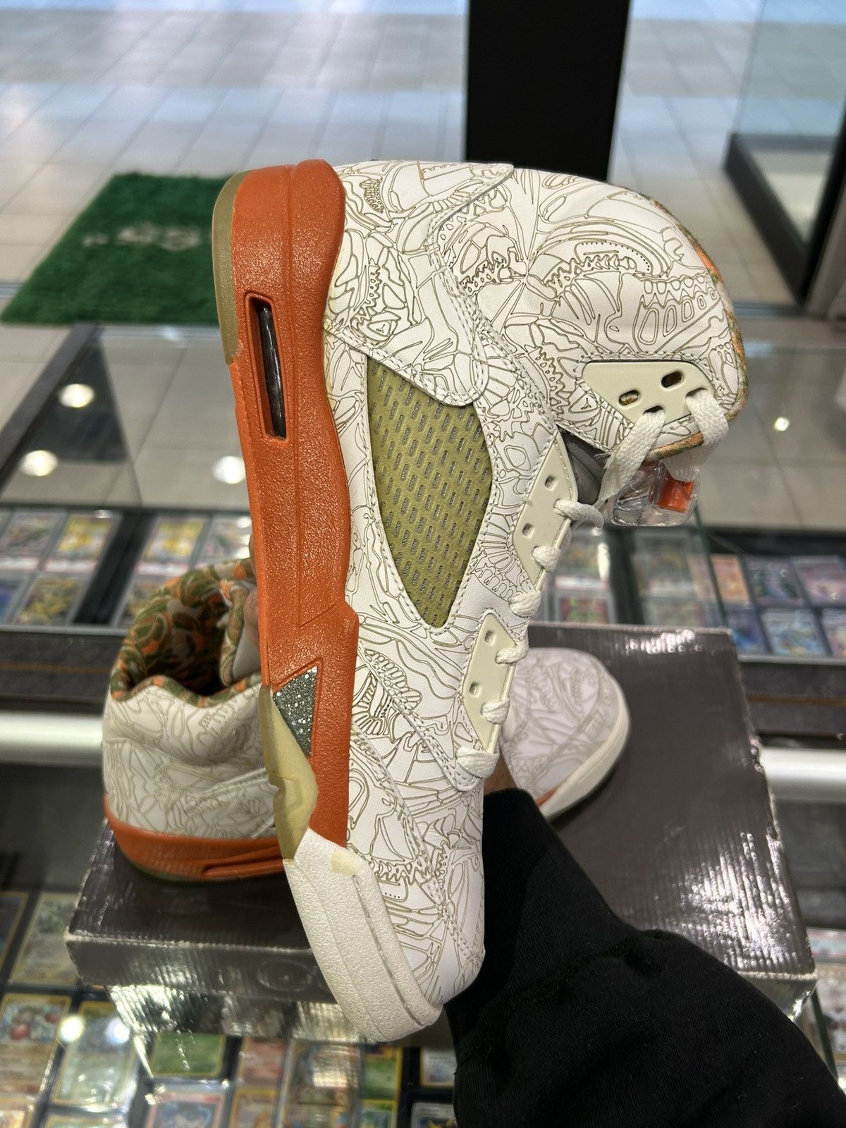 Jordan Brand Jordan 5 Laser 2007 Size US 10.5 / EU 43-44 - 3 Thumbnail