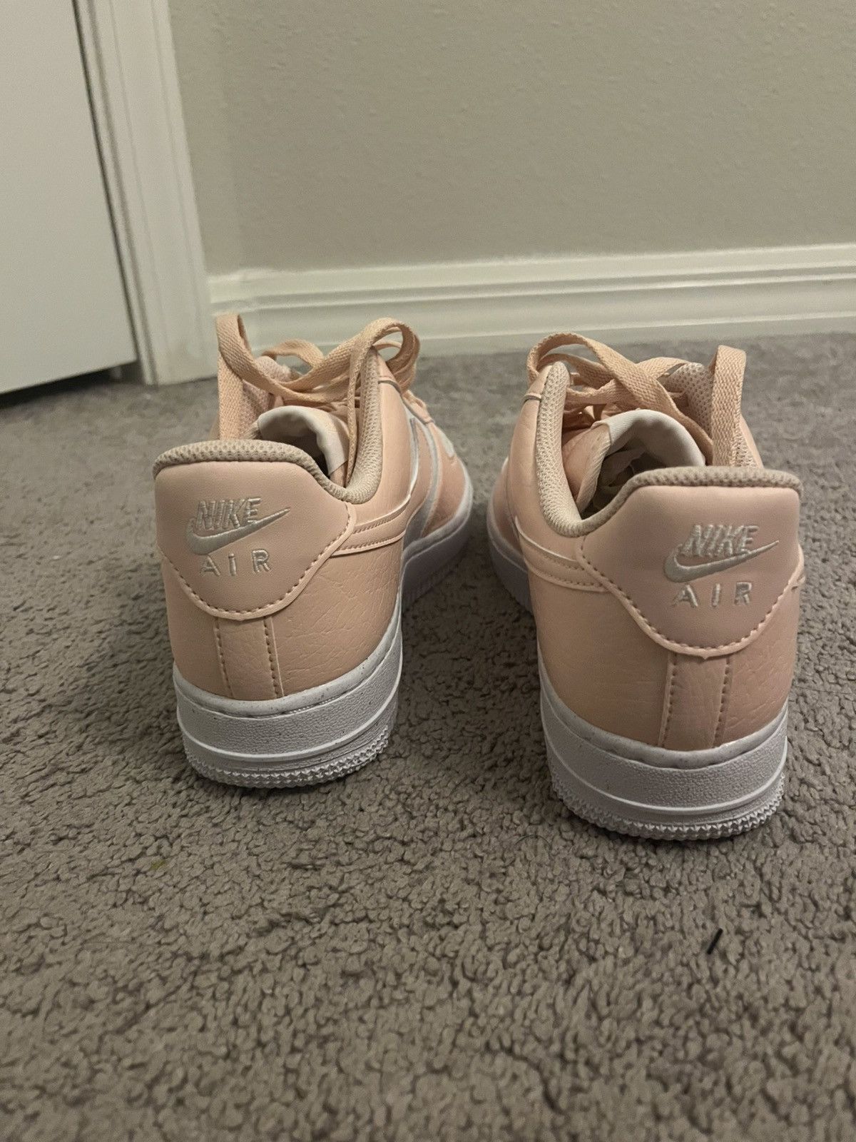 Nike AIR JORDAN 1 LOW SE | WHITE AND PEACH | SIZE 6.5 WMNS | NEW Size US 7 / IT 37 - 4 Thumbnail